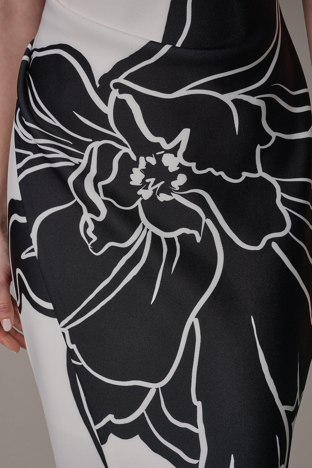 Donna Karan | SLEEVELESS TWO-TONE FLORAL MIDI SHEATH DRESS