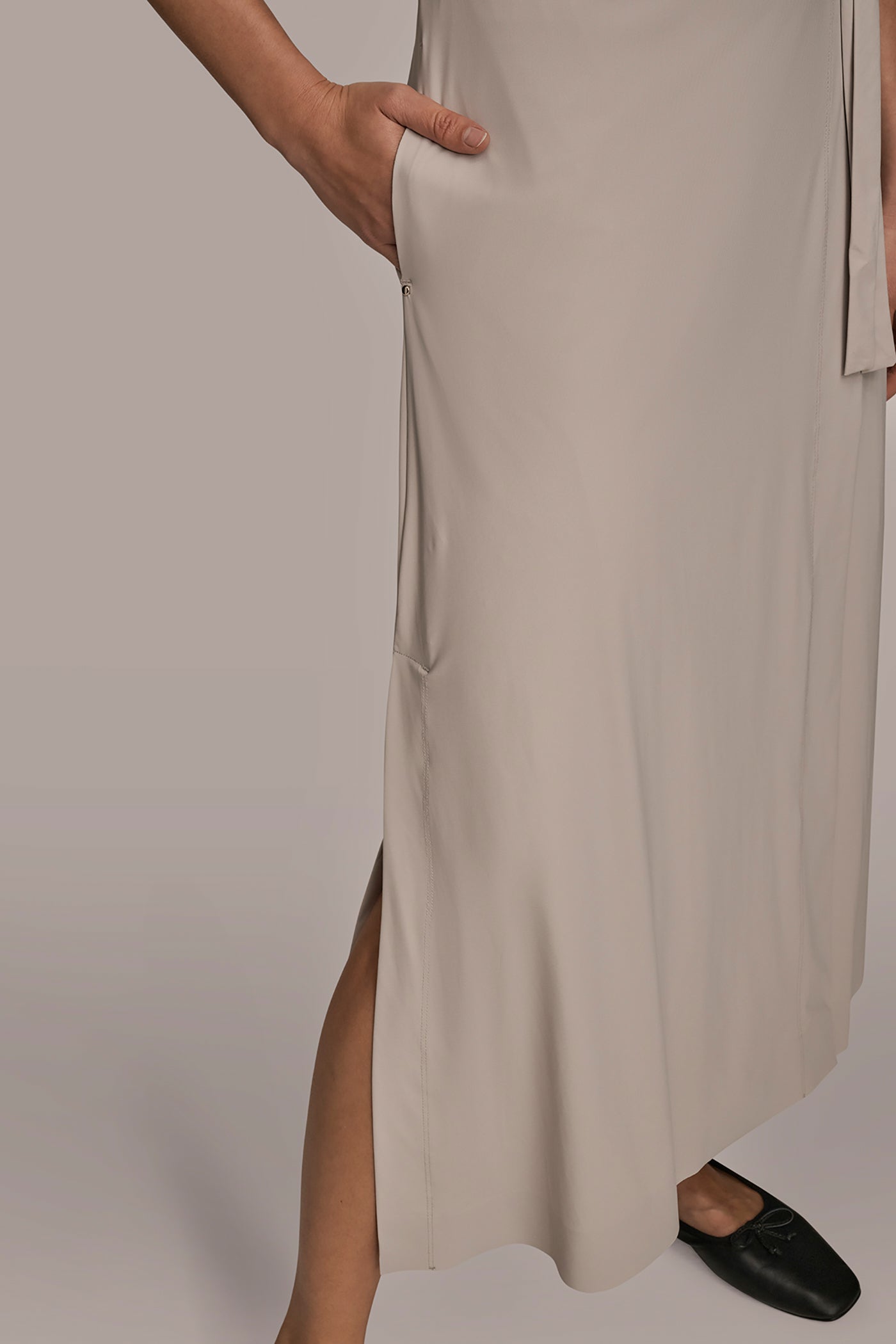 Donna Karan | THE MODERN TRAVEL ELBOW-SLEEVE MIDI WRAP DRESS