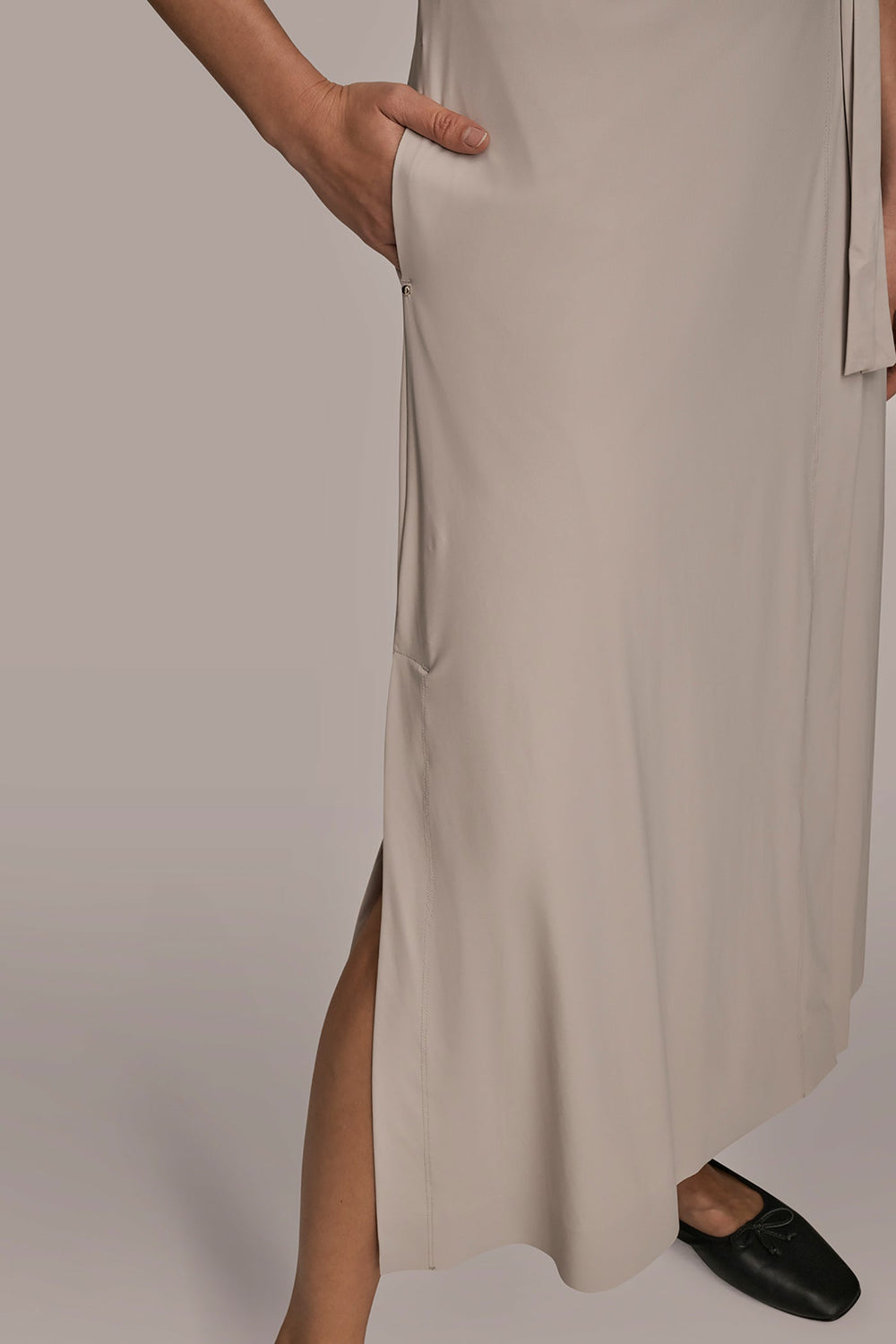 Donna Karan | THE MODERN TRAVEL ELBOW-SLEEVE MIDI WRAP DRESS