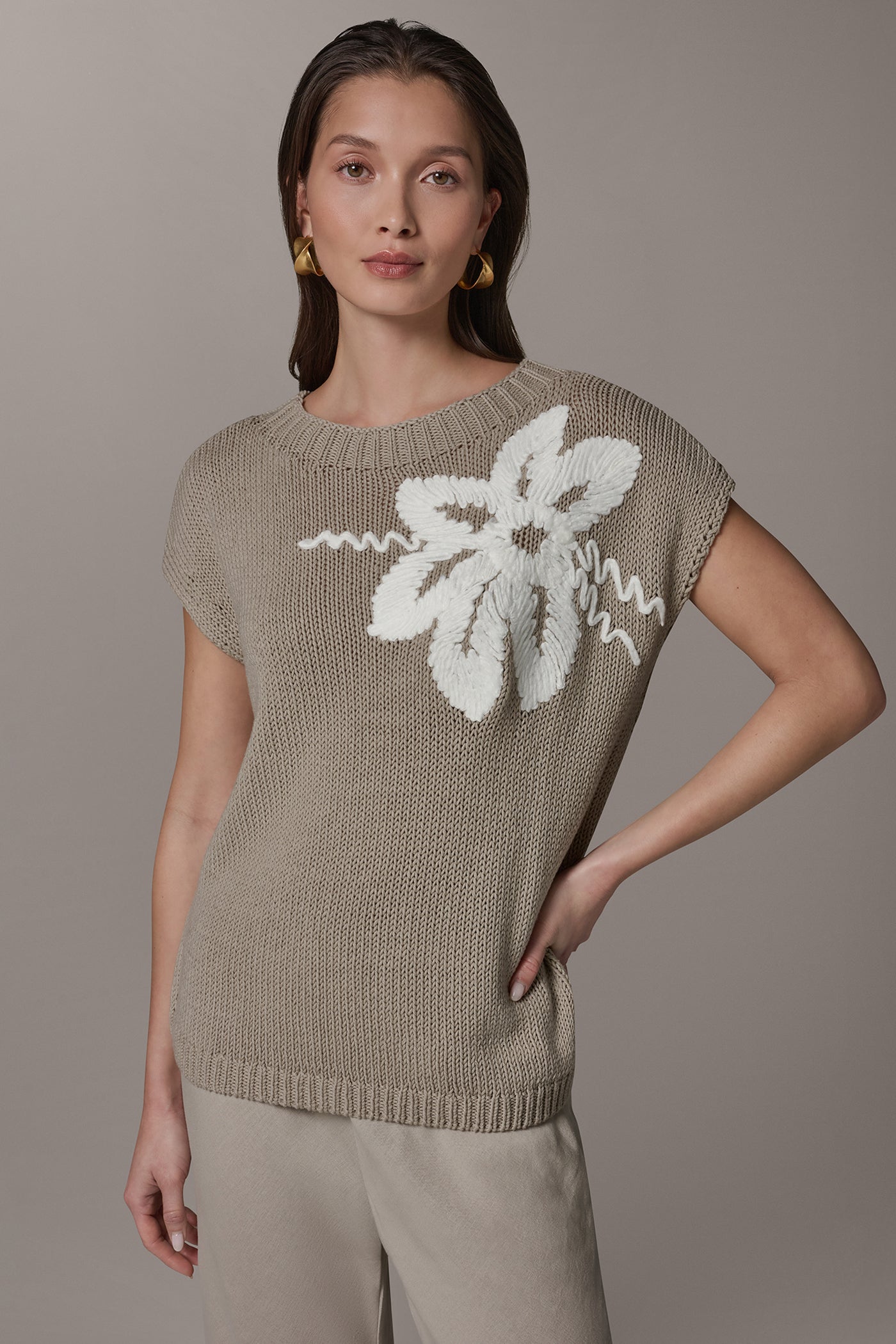 Donna Karan | SLEEVELESS FLORAL SWEATER