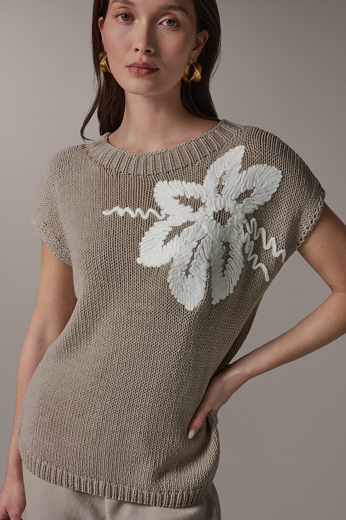 Donna Karan | SLEEVELESS FLORAL SWEATER