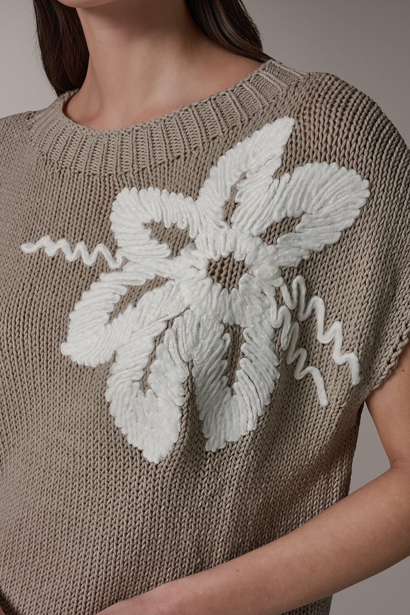 Donna Karan | SLEEVELESS FLORAL SWEATER