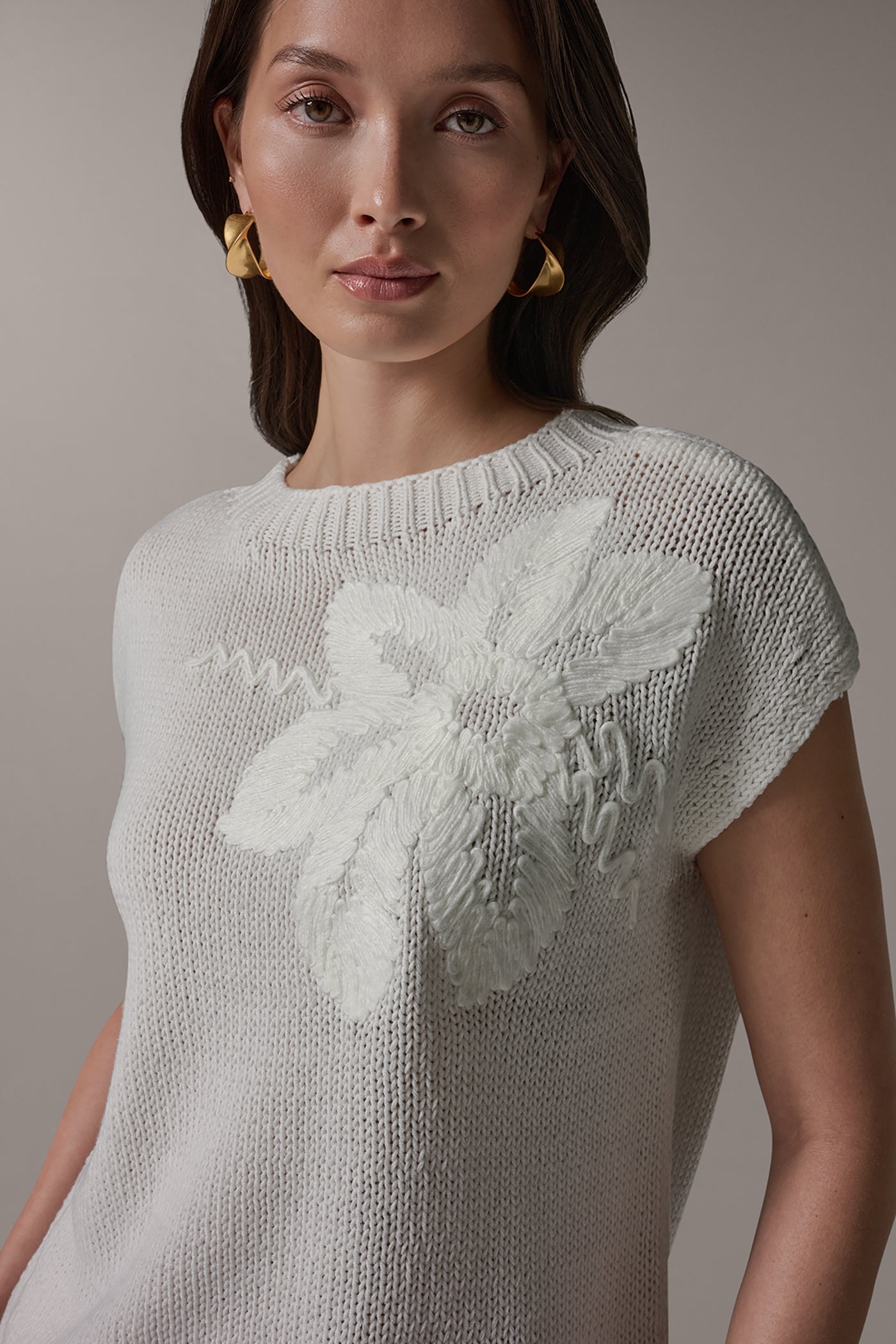 Donna Karan | SLEEVELESS FLORAL SWEATER