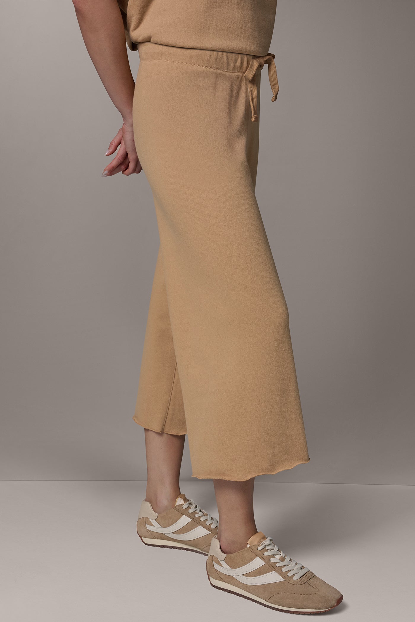 Donna Karan | MID-RISE STRAIGHT-LEG CAPRI PANT