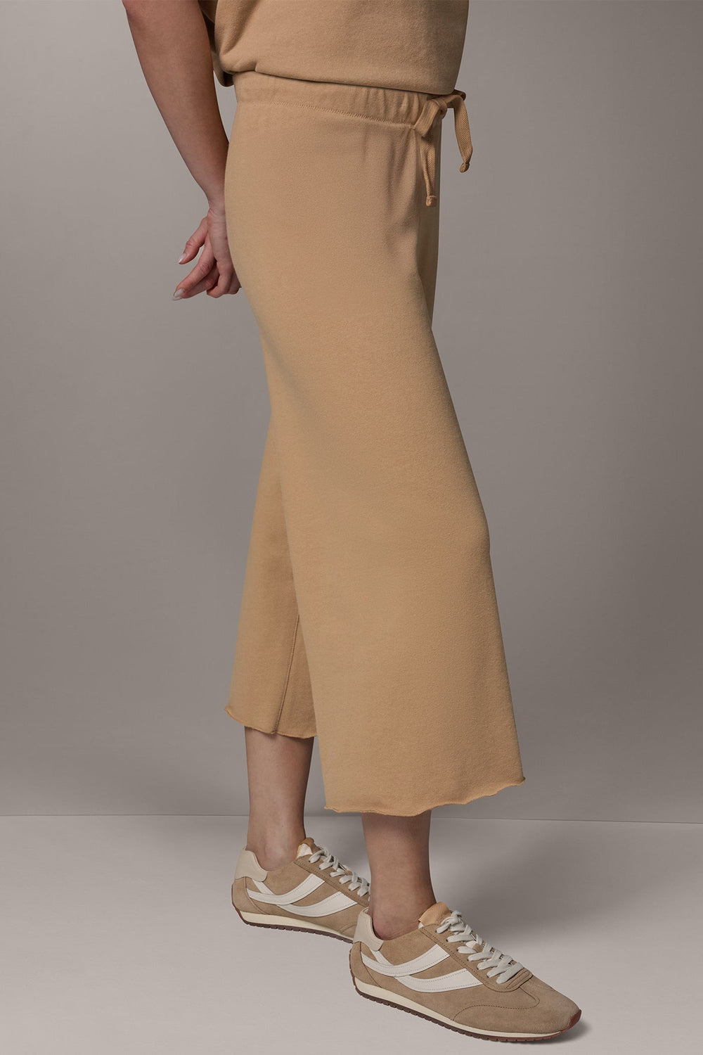 Donna Karan | MID-RISE STRAIGHT-LEG CAPRI PANT