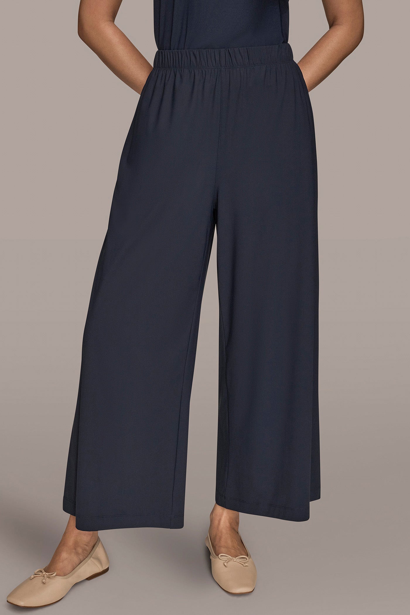 Donna Karan | THE MODERN TRAVEL MID-RISE RELAXED ANKLE PANT