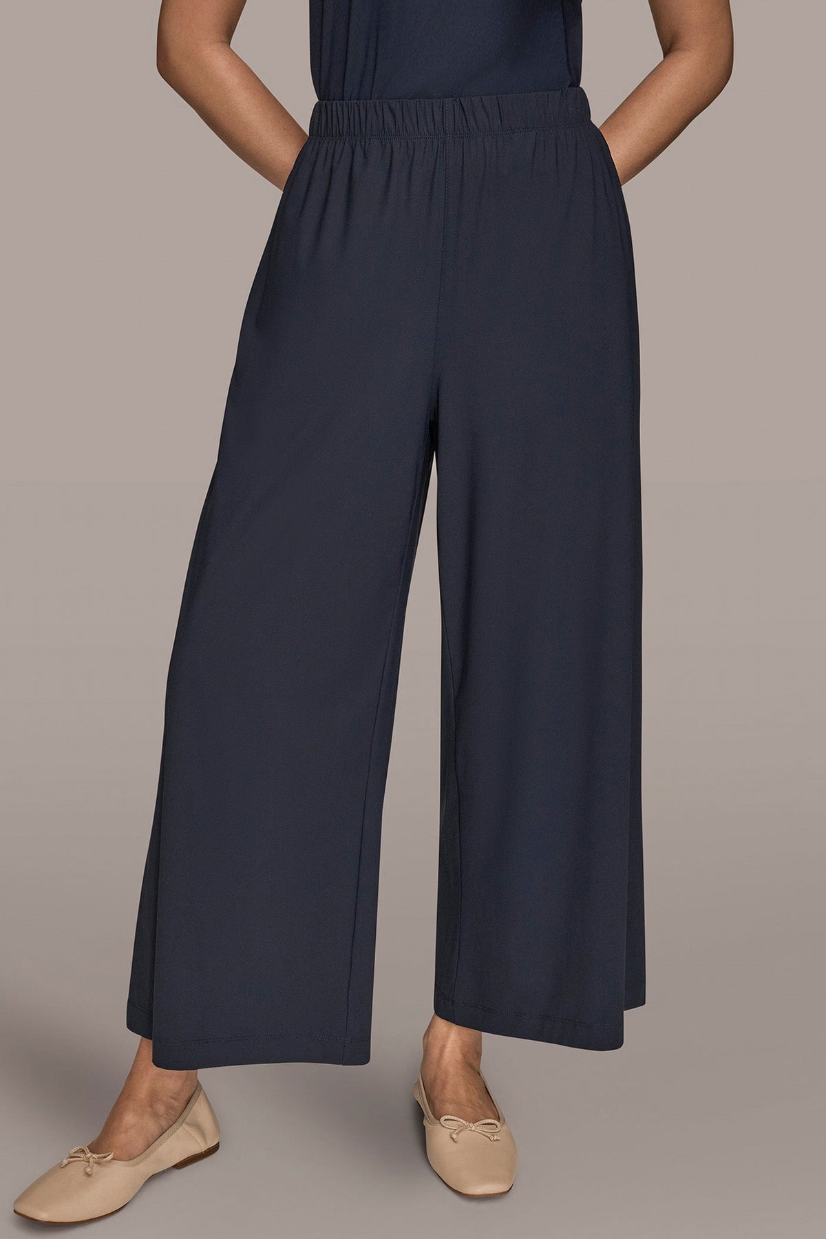 Donna Karan | THE MODERN TRAVEL MID-RISE RELAXED ANKLE PANT