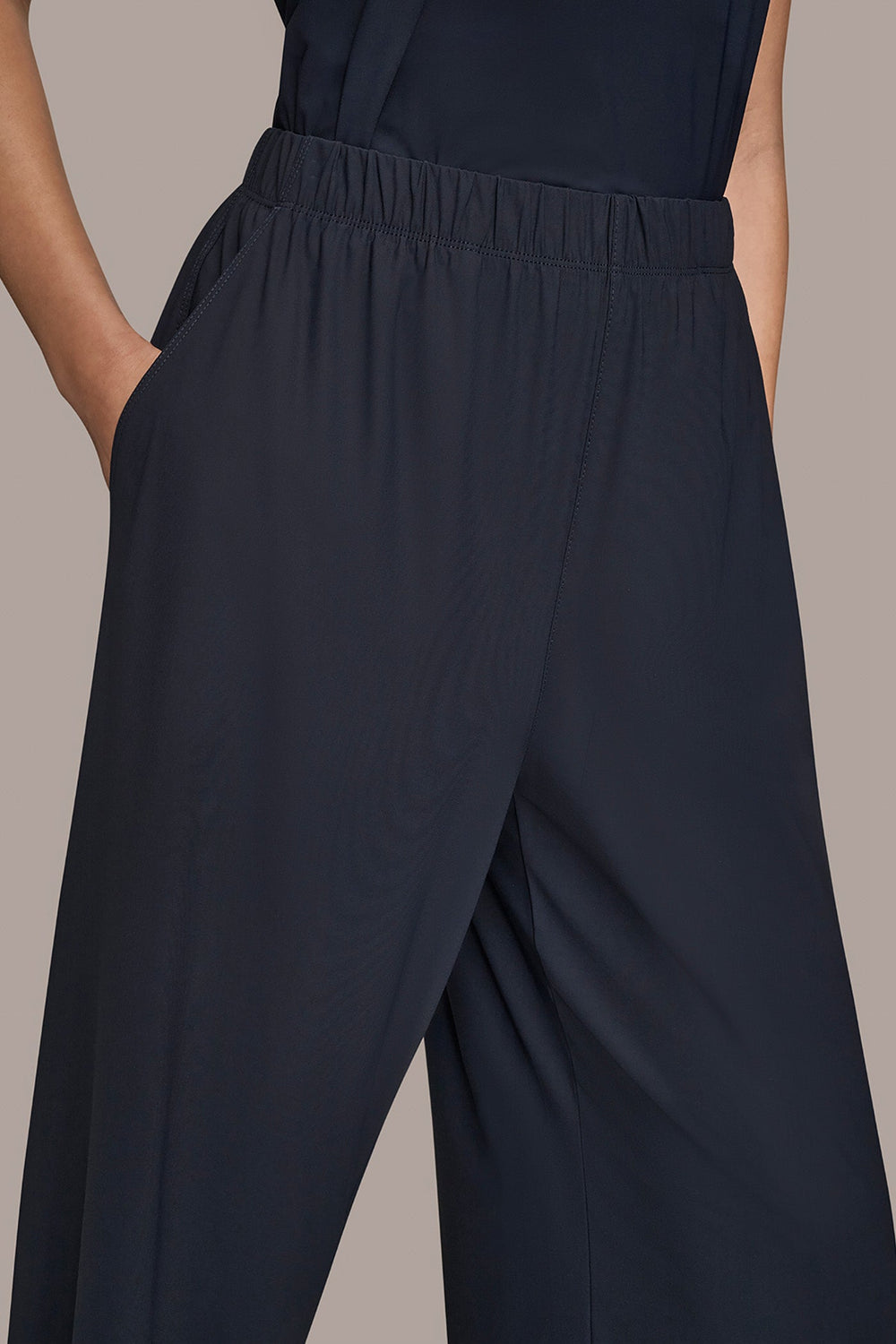 Donna Karan | THE MODERN TRAVEL MID-RISE RELAXED ANKLE PANT