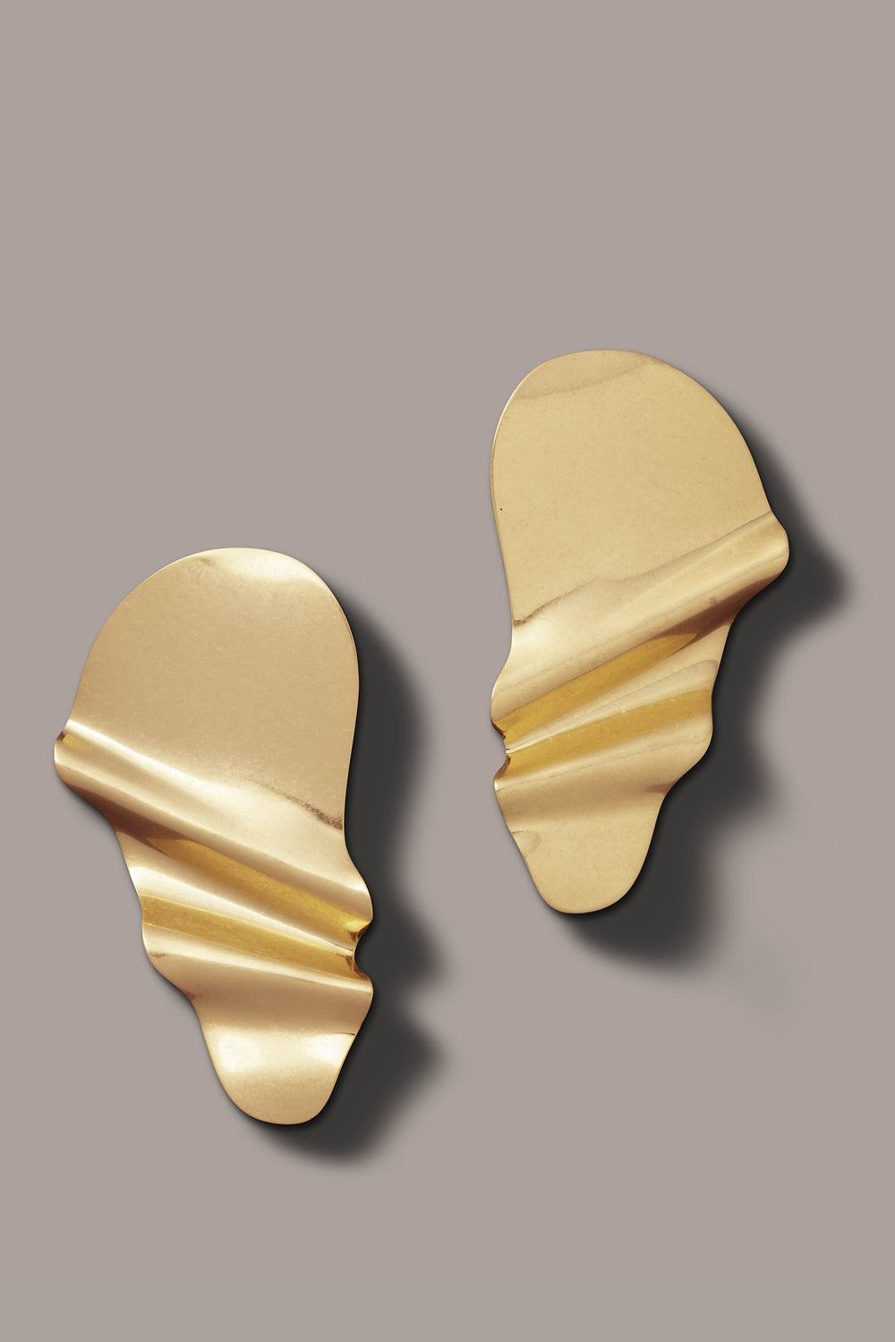 Donna Karan | OVERSIZED TWISTED STUD EARRING