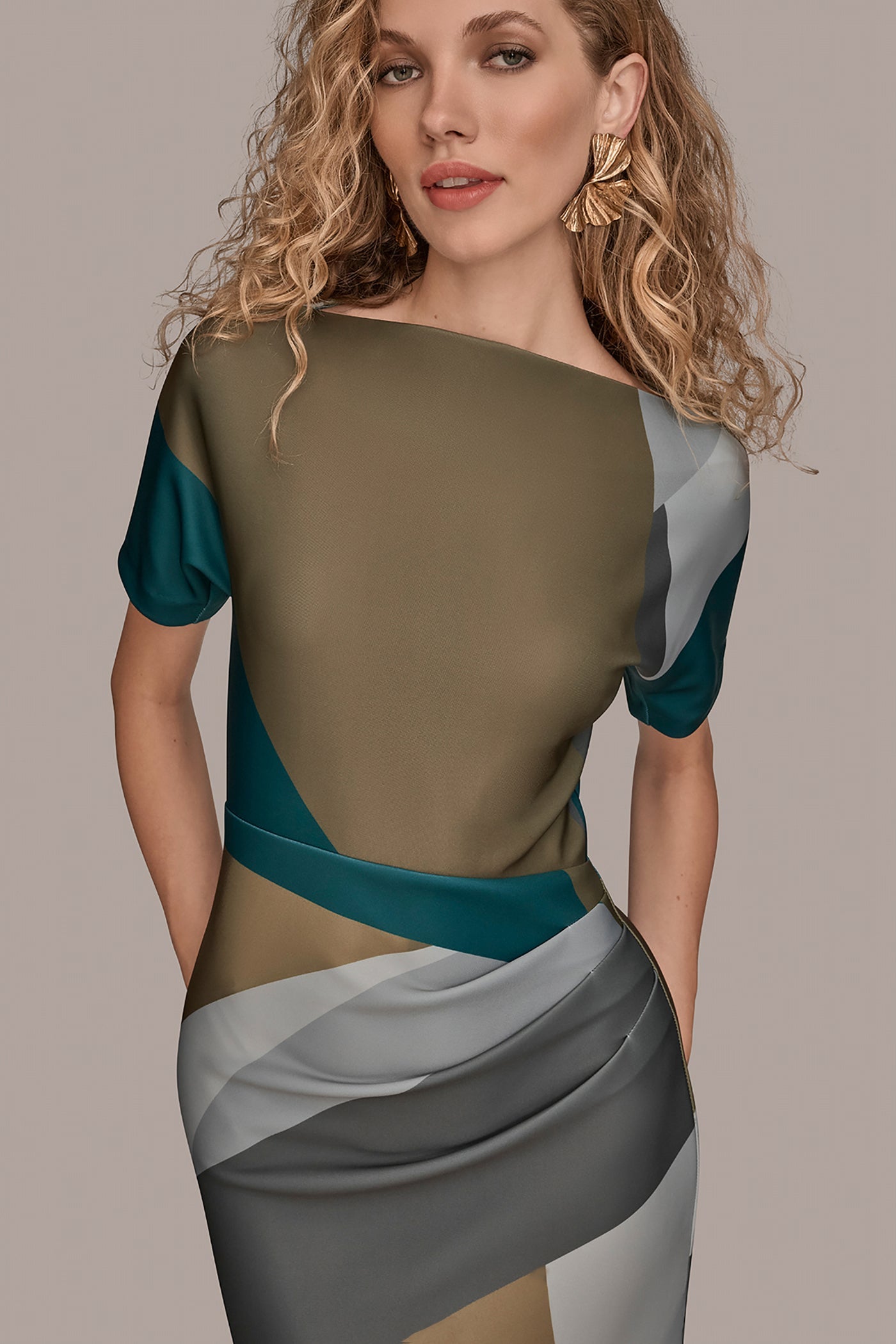 Donna Karan | SHORT SLEEVE COLOR-BLOCK MIDI SHEATH DRESS