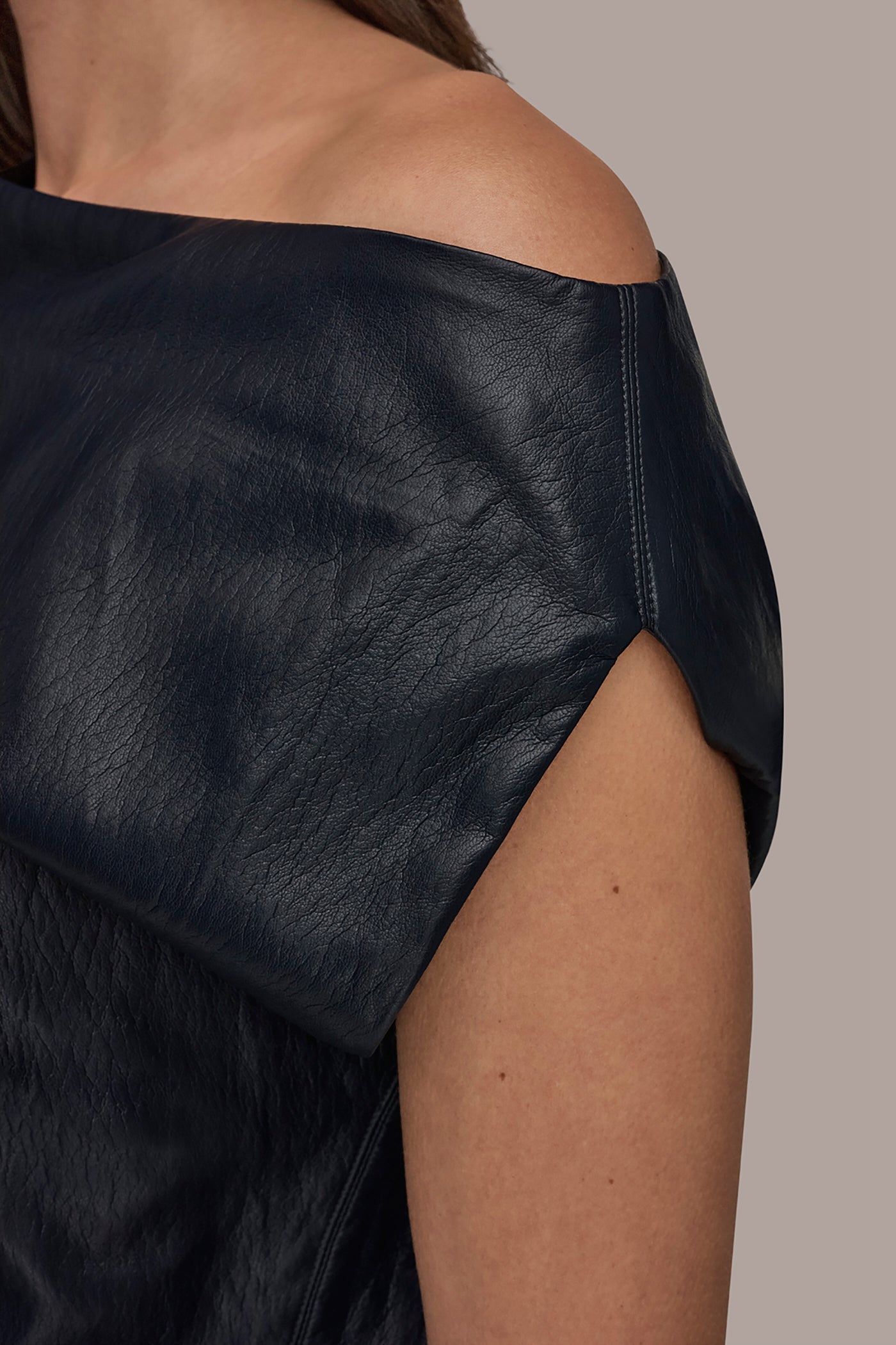 Donna Karan | ASYMMETRIC ANGLE HEM TOP