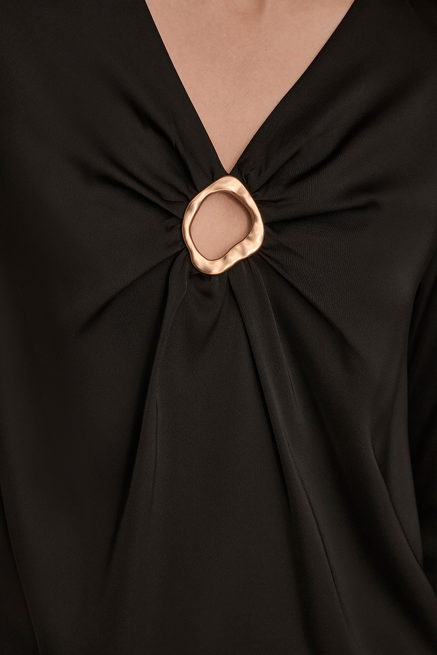 Donna Karan | LONG SLEEVE RING V-NECK BLOUSE