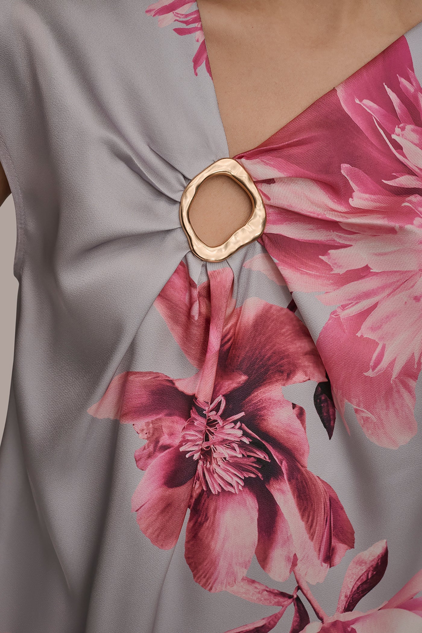 Donna Karan | CIRCLE KEYHOLE BLOUSE