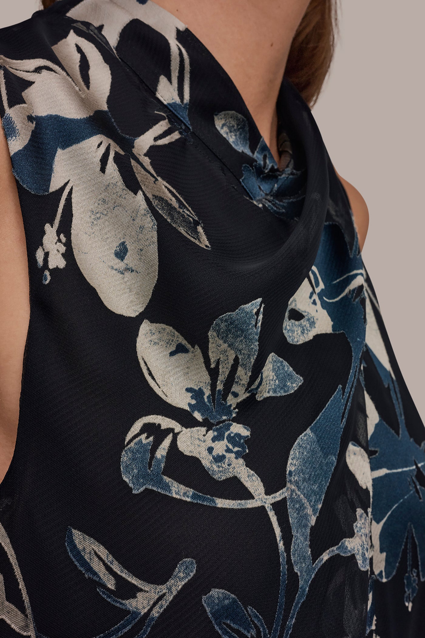 Donna Karan | FLORAL CRISSCROSS TOP