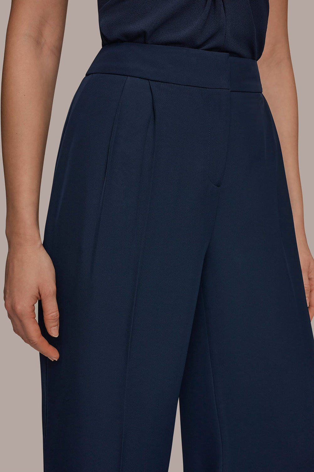 Donna Karan | MID-RISE PLEATED WIDE-LEG SUIT PANT