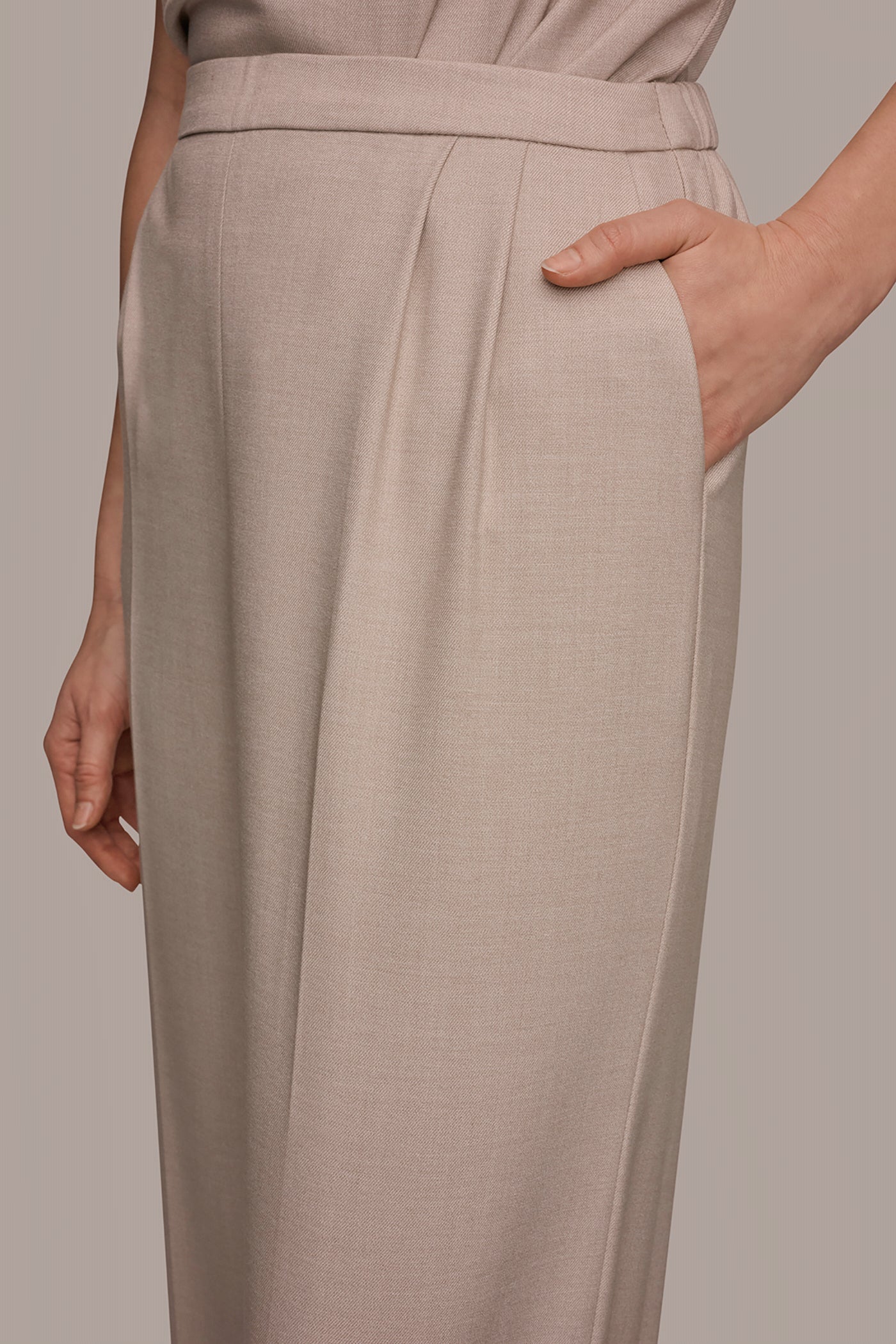 Donna Karan | MID-RISE PLEATED WIDE-LEG SUIT PANT