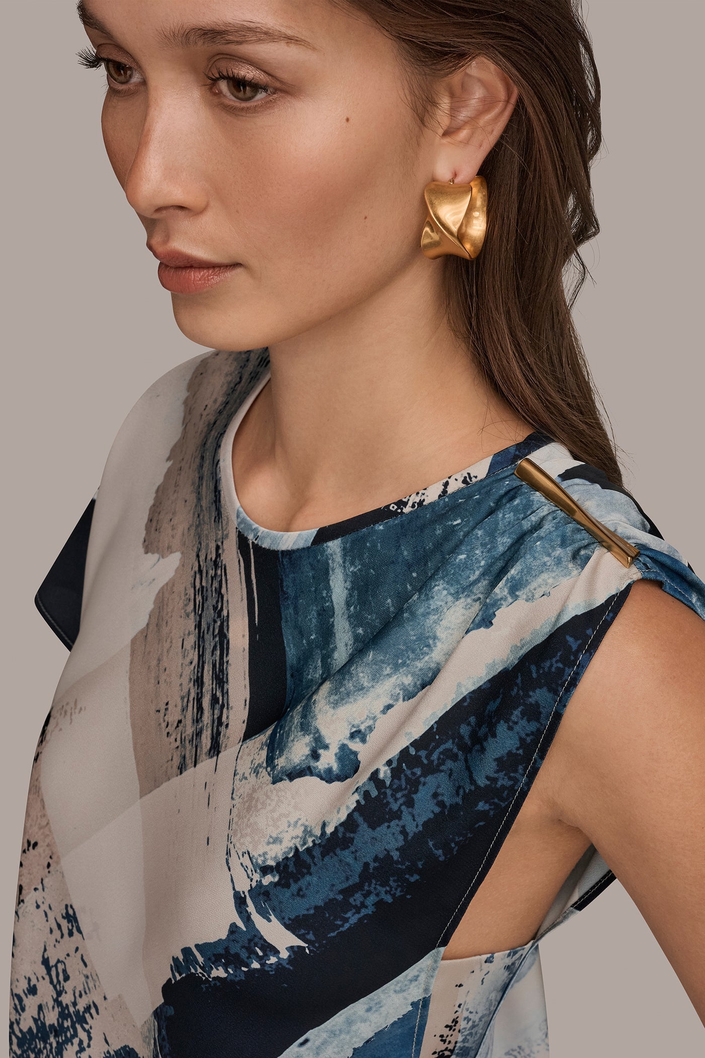 Donna Karan | ASYMMETRICAL SHOULDER BLOUSE