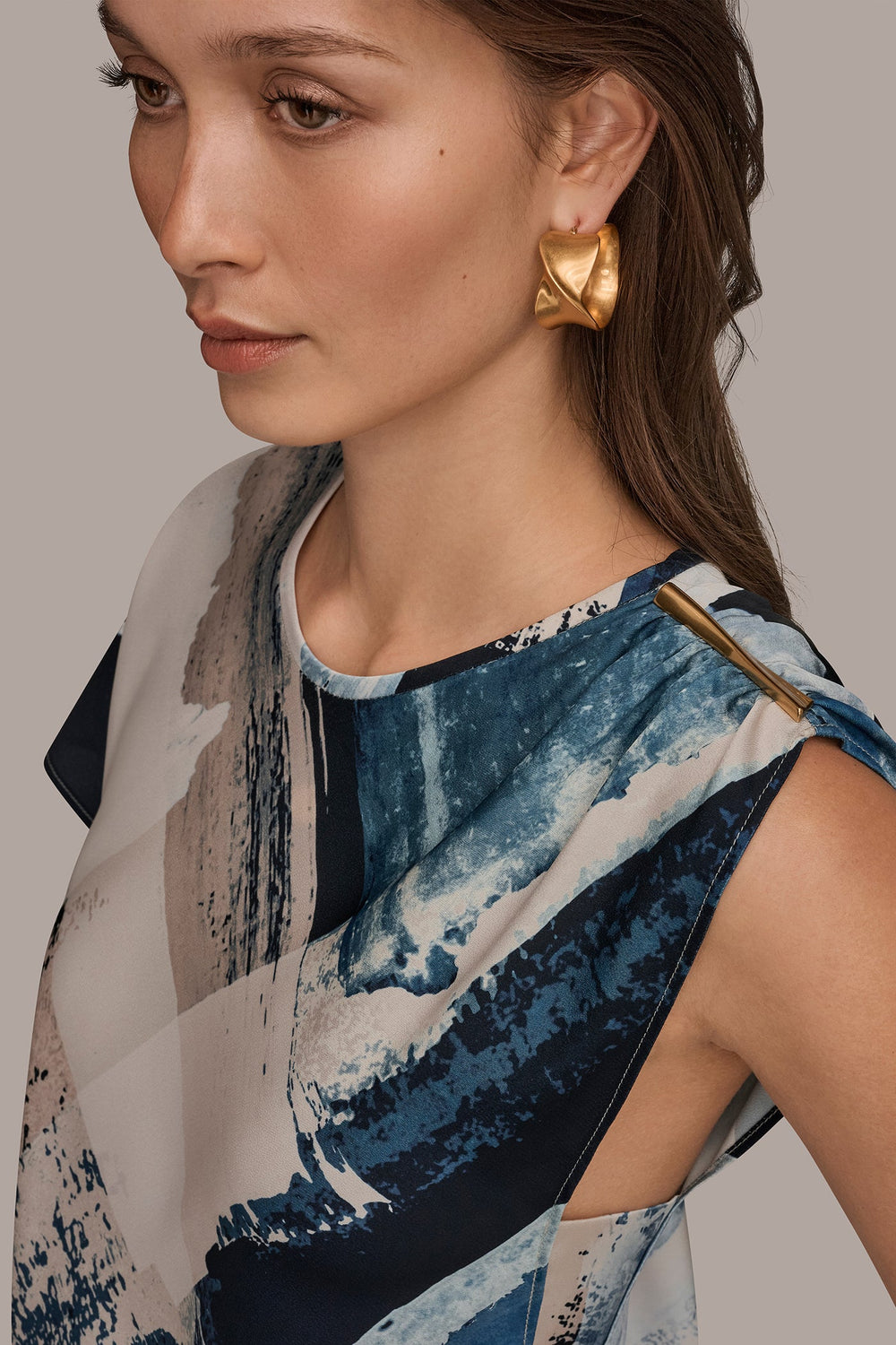 Donna Karan | ASYMMETRICAL SHOULDER BLOUSE