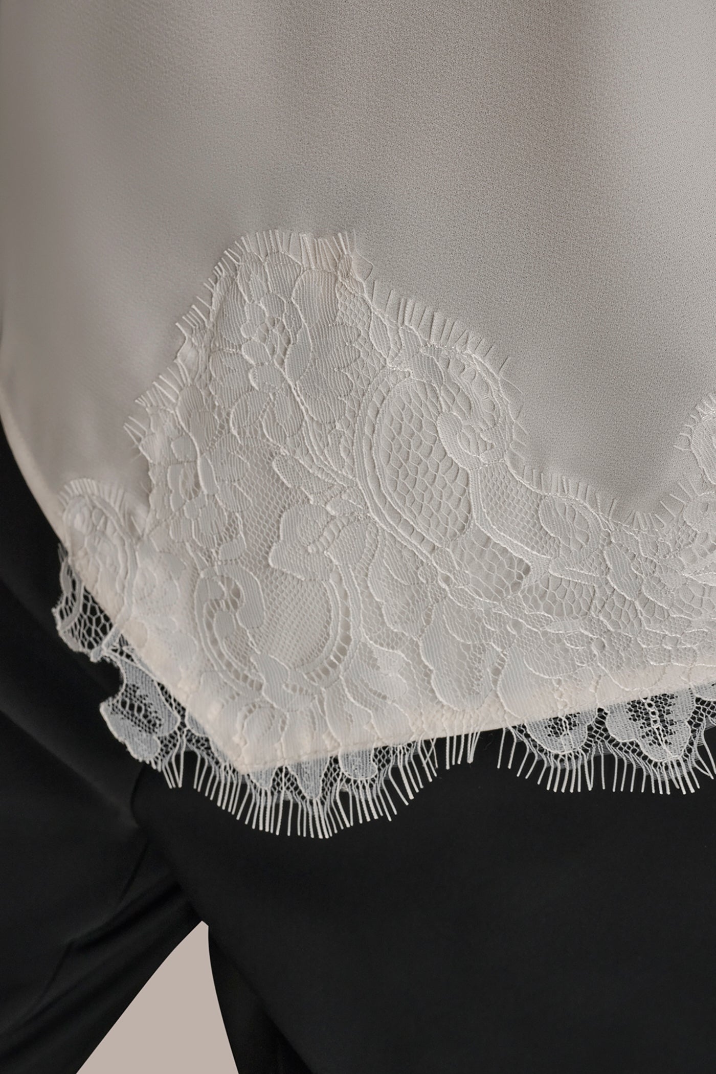 Donna Karan | SLEEVELESS LACE-TRIM CREPE BLOUSE