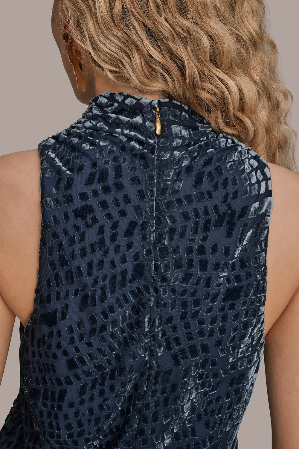 Donna Karan | HIGH-NECK BURNOUT TOP