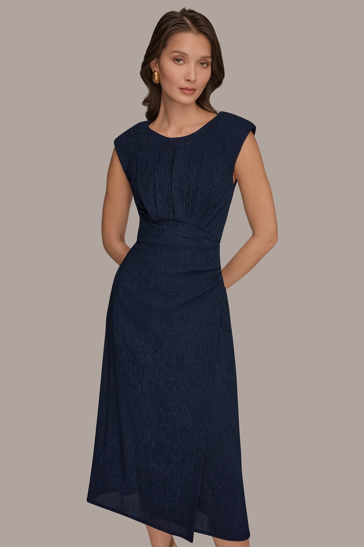 Donna Karan | CRINKLED SLEEVELESS RUCHED MIDI DRESS