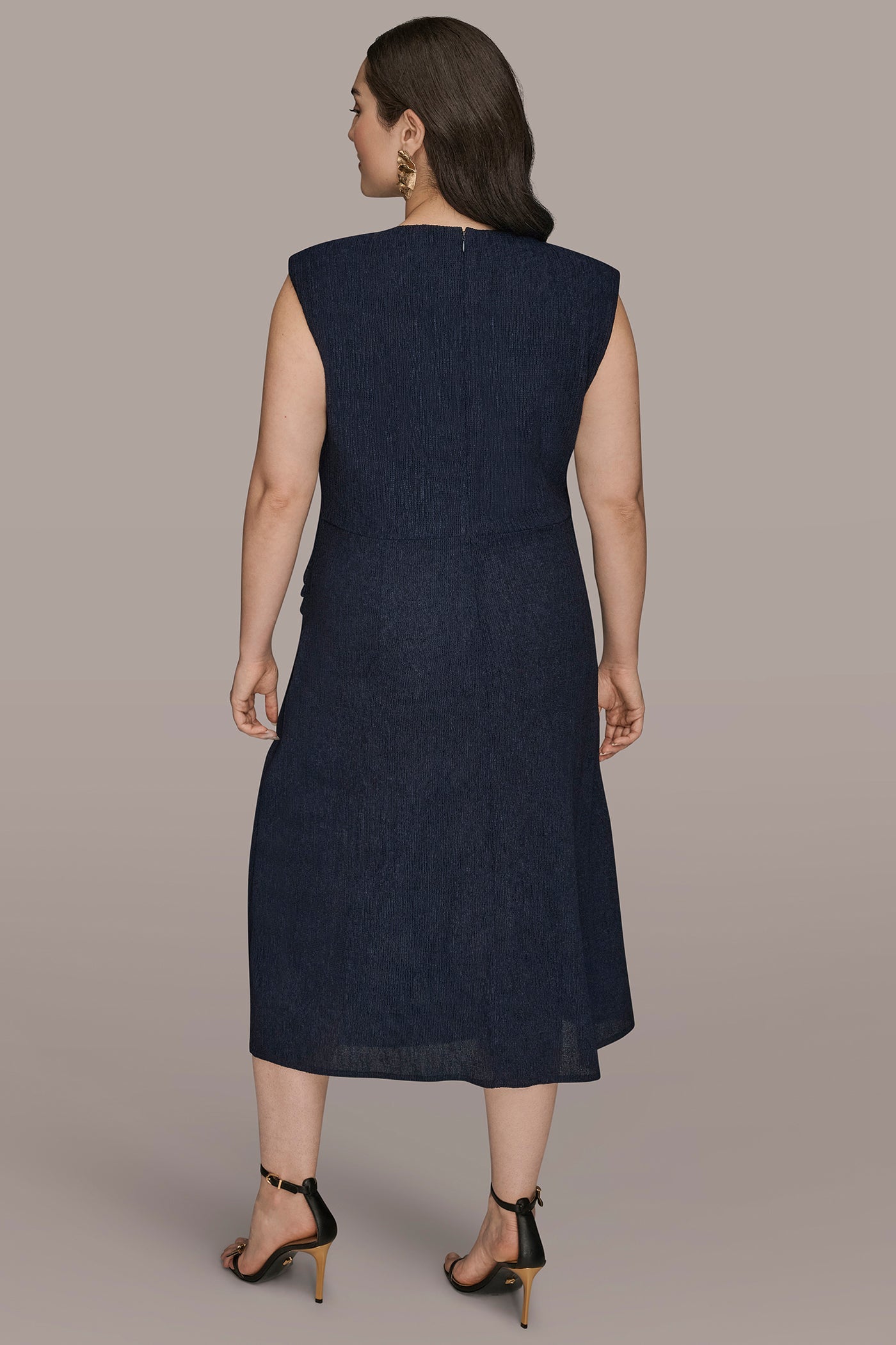 Donna Karan | CRINKLED SLEEVELESS RUCHED MIDI DRESS