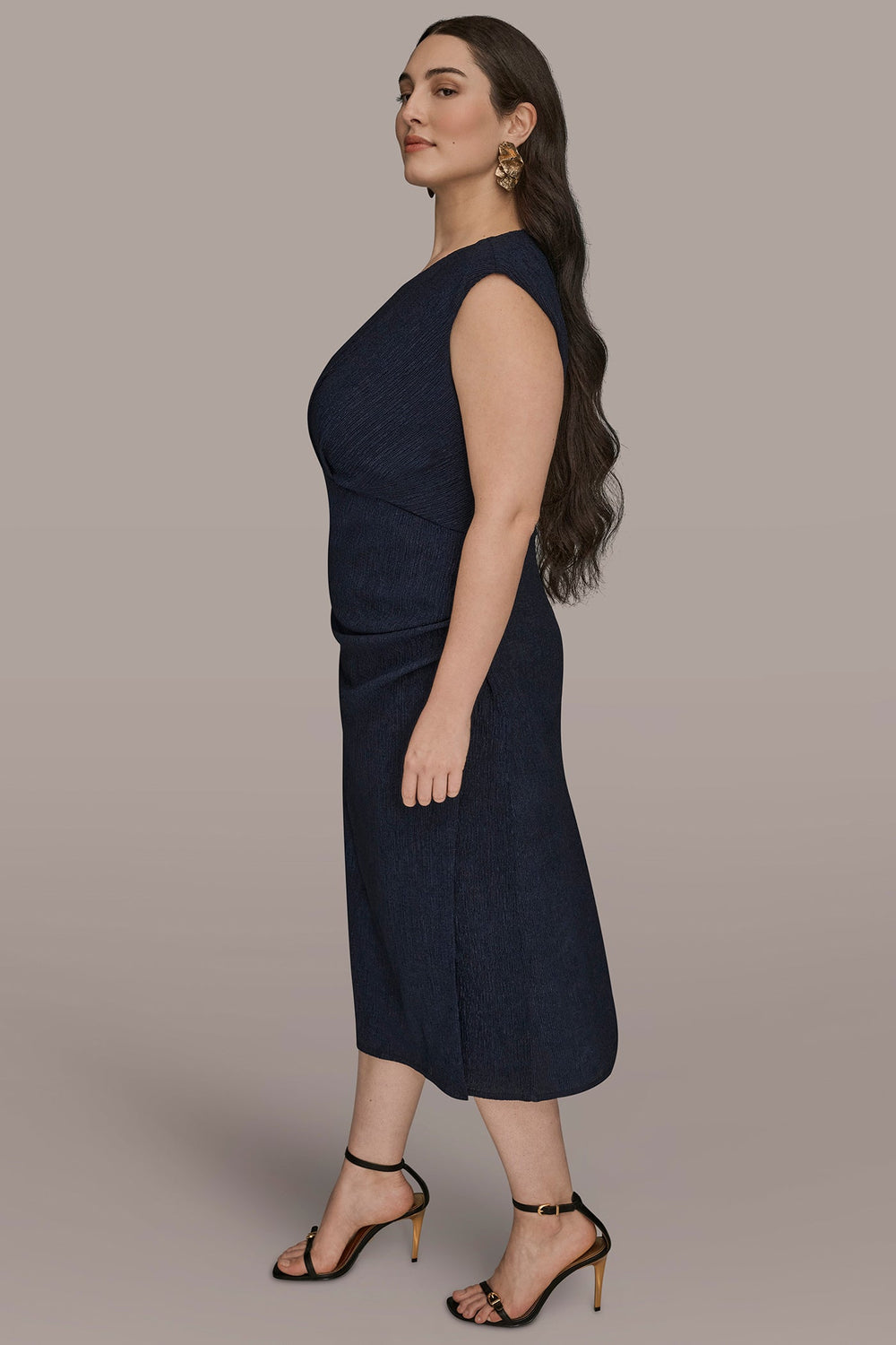 Donna Karan | CRINKLED SLEEVELESS RUCHED MIDI DRESS
