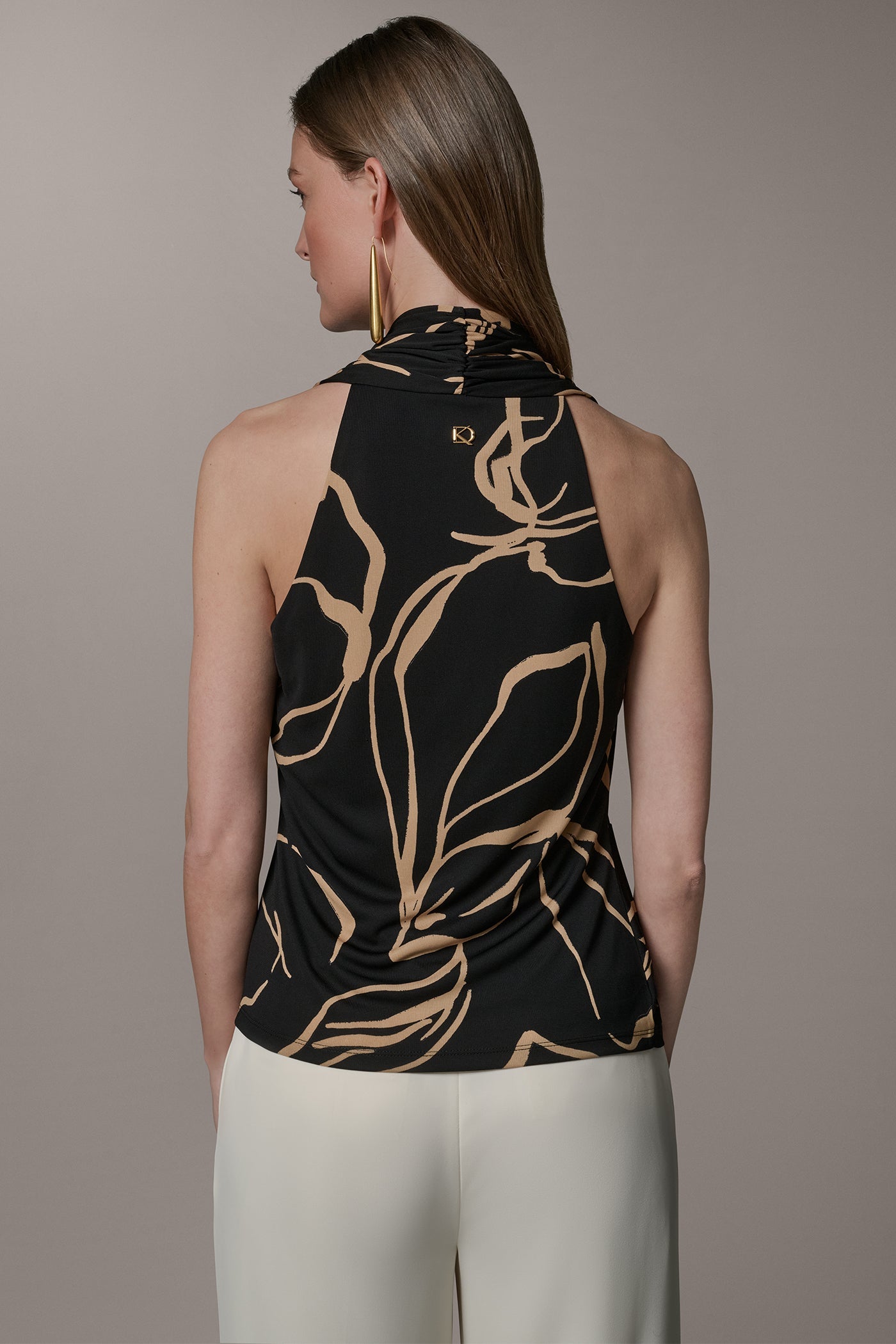 Donna Karan | RUCHED V-NECK TOP