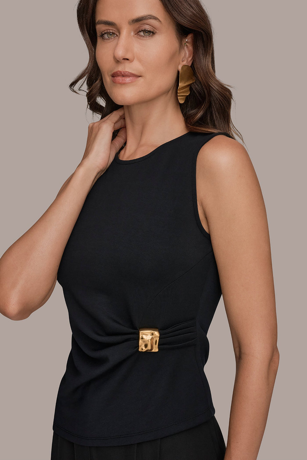 Donna Karan | ASYMMETRIC HEM BLOUSE