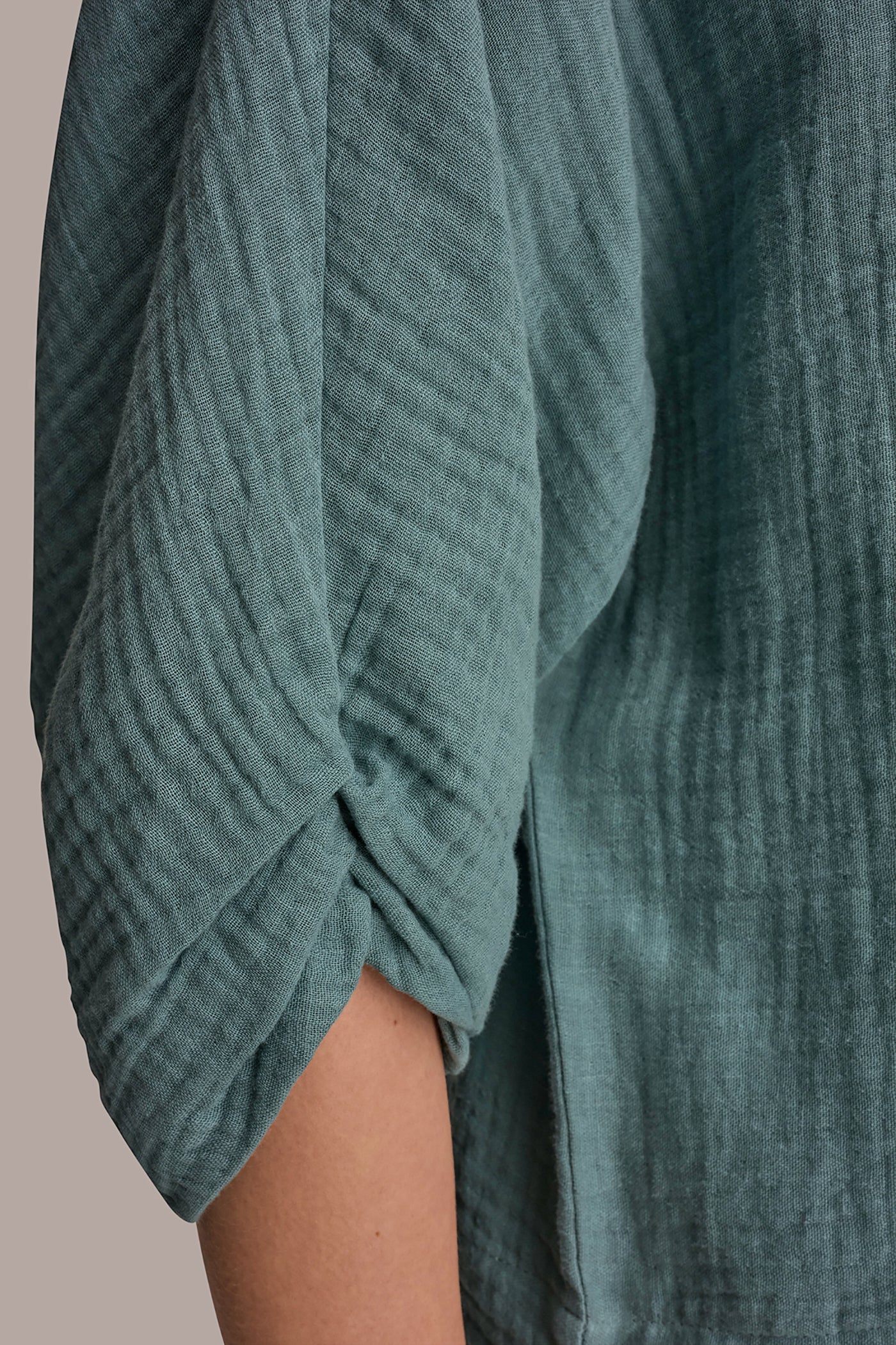 Donna Karan | 3/4 SLEEVE TWIST CUFF BLOUSE