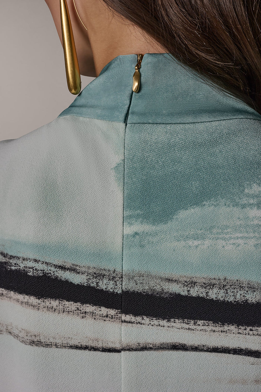 Donna Karan | STRIPED DRAPE TWIST SHOULDER BLOUSE