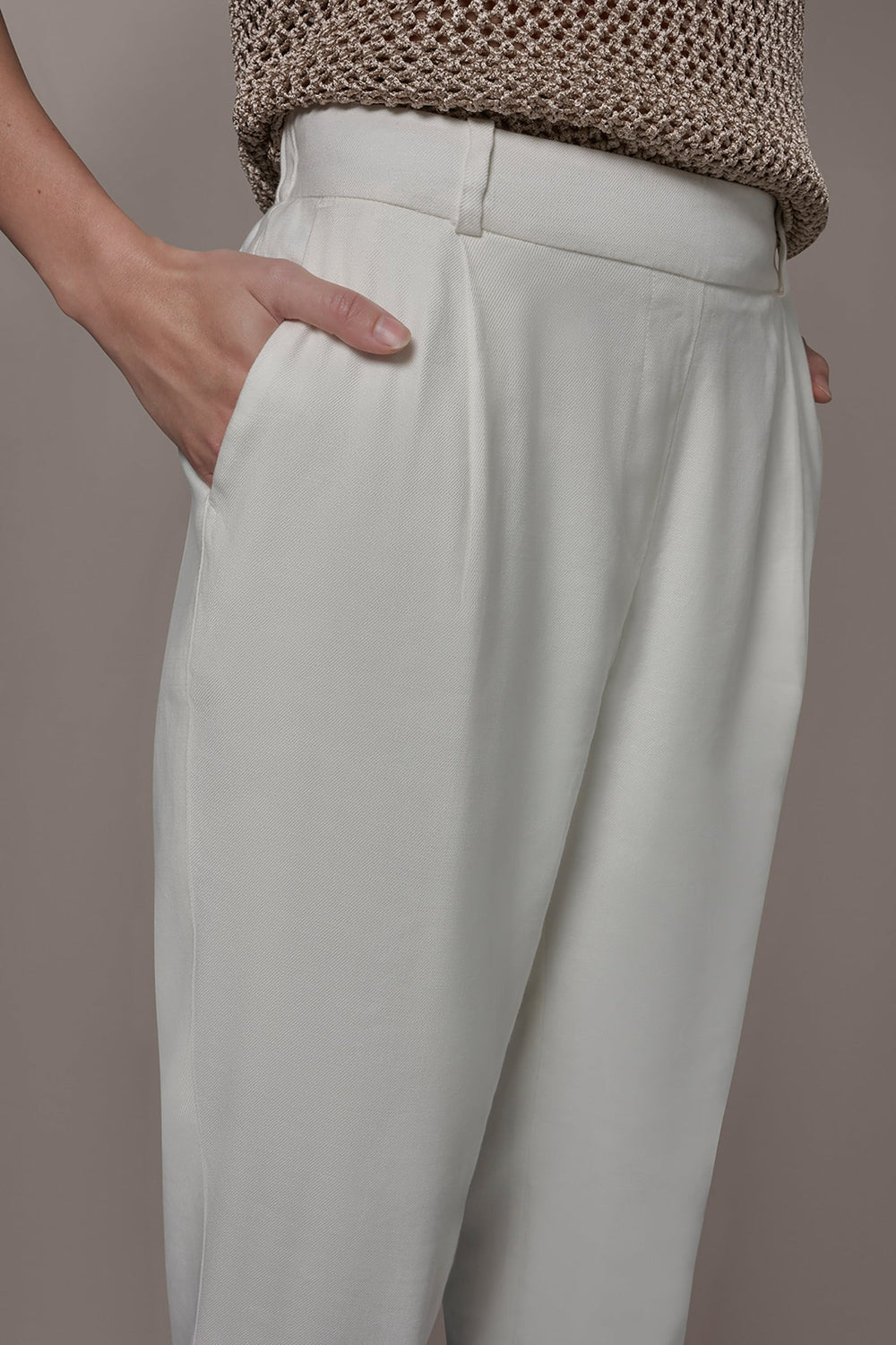 Donna Karan | LINEN-BLEND HIGH-RISE PLEATED STRAIGHT ANKLE PANT