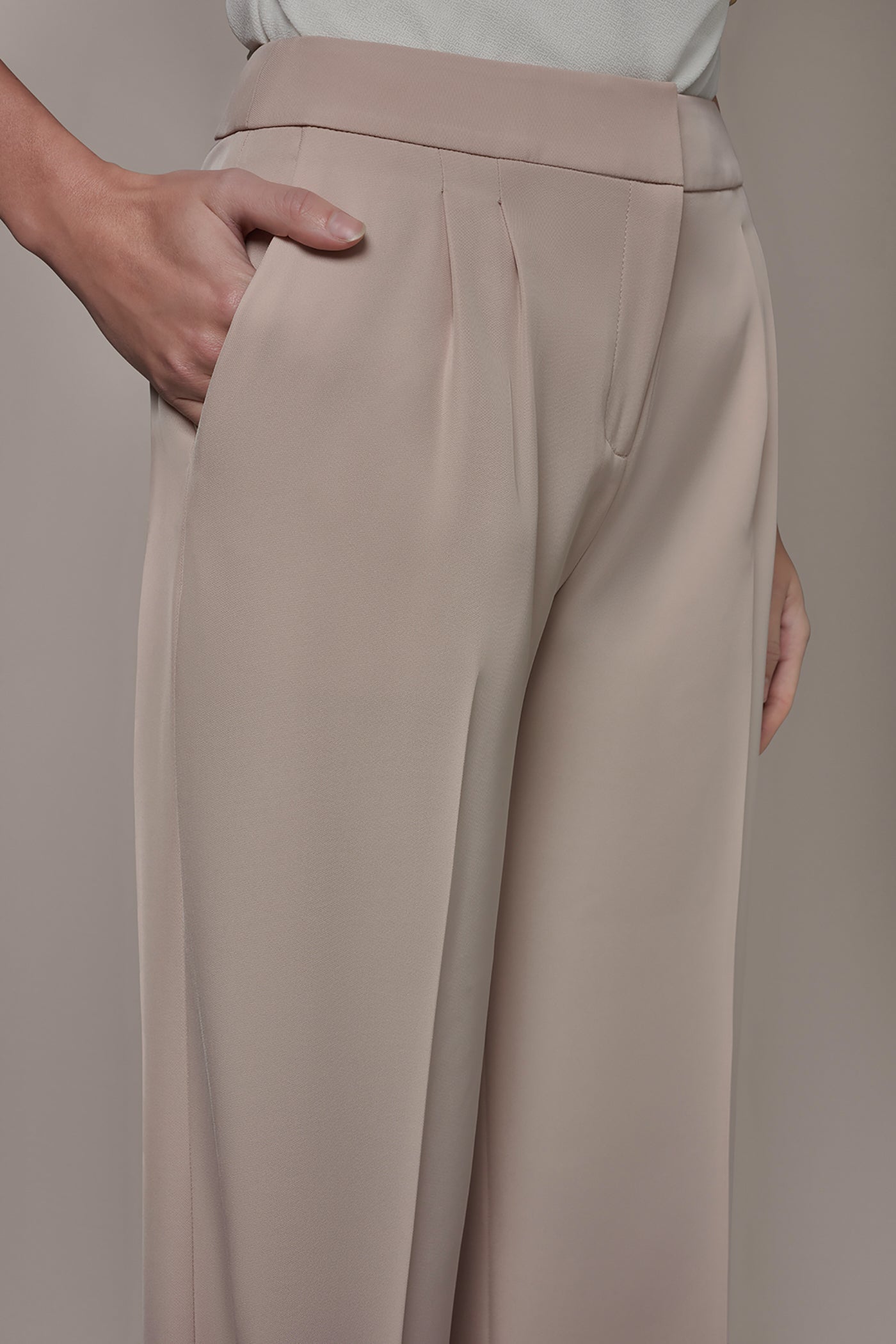 Donna Karan | MID-RISE PLEATED WIDE-LEG SUIT PANT