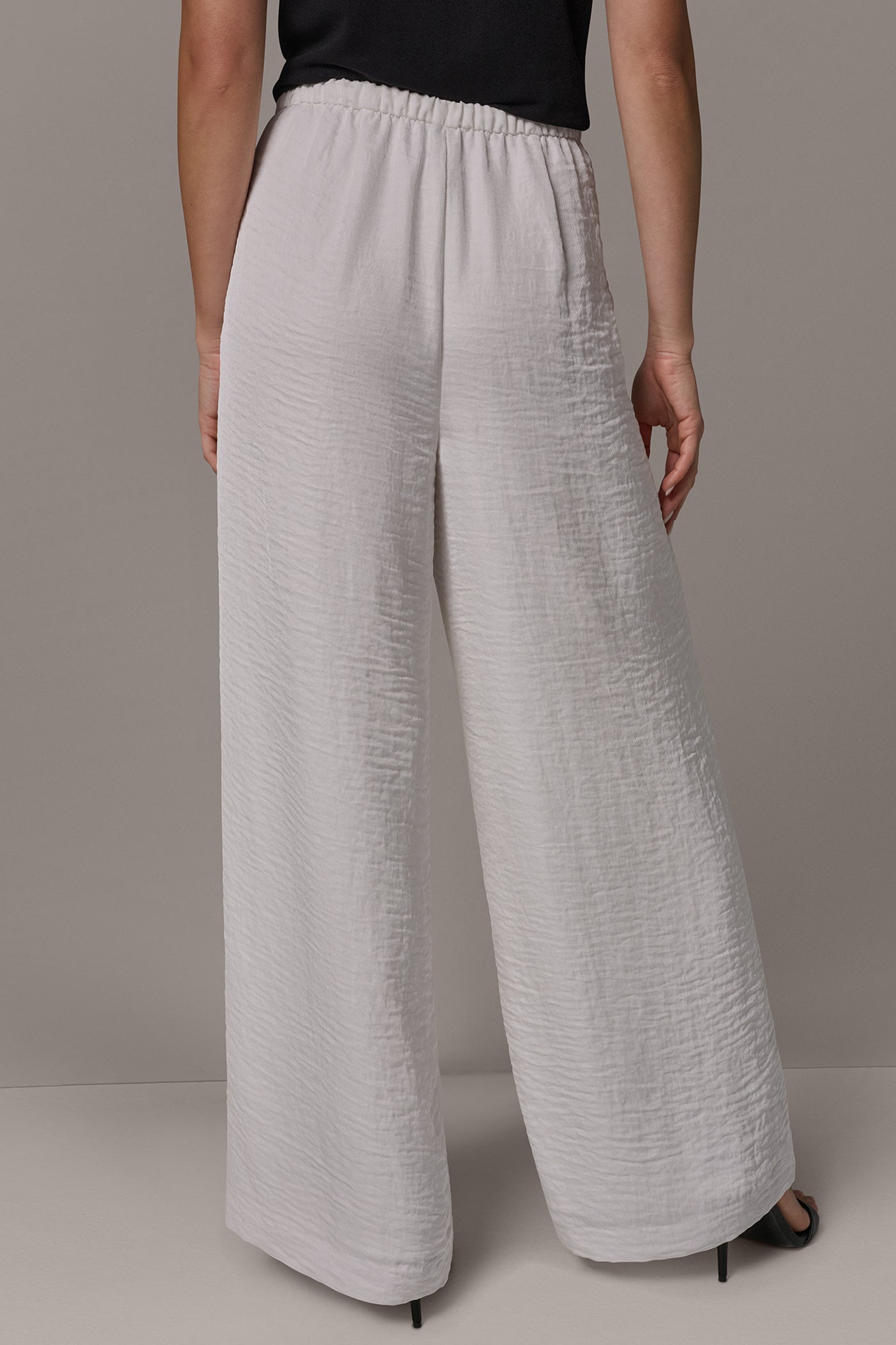 Donna Karan | EXTRA HIGH-RISE PLEATED RELAXED PULL-ON PANT