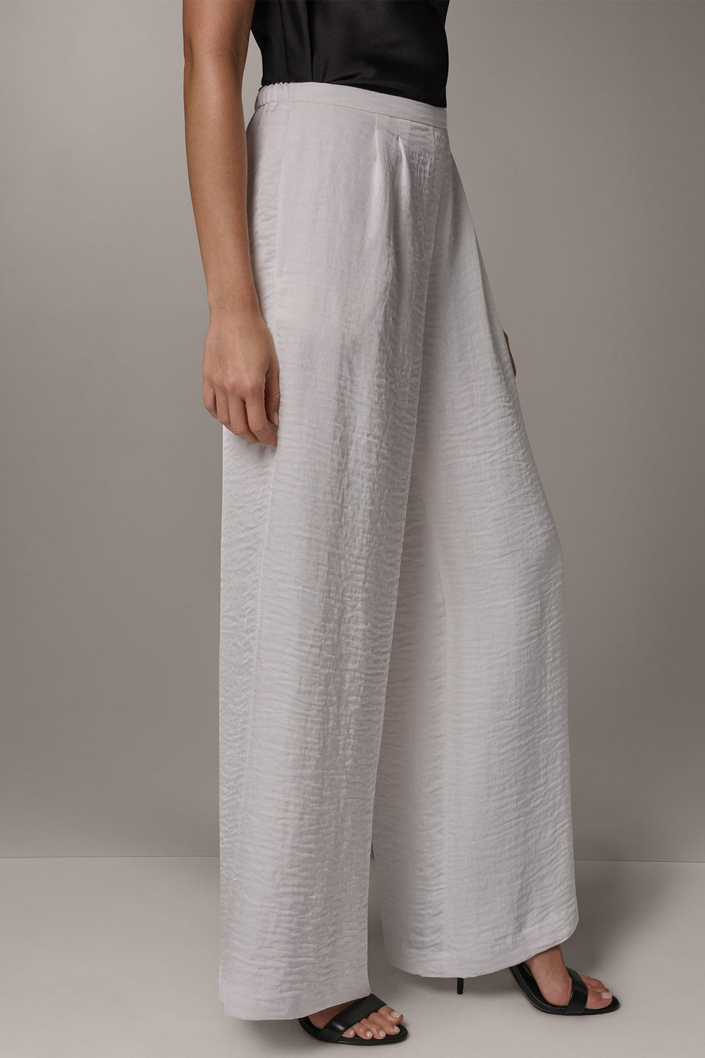 Donna Karan | EXTRA HIGH-RISE PLEATED RELAXED PULL-ON PANT