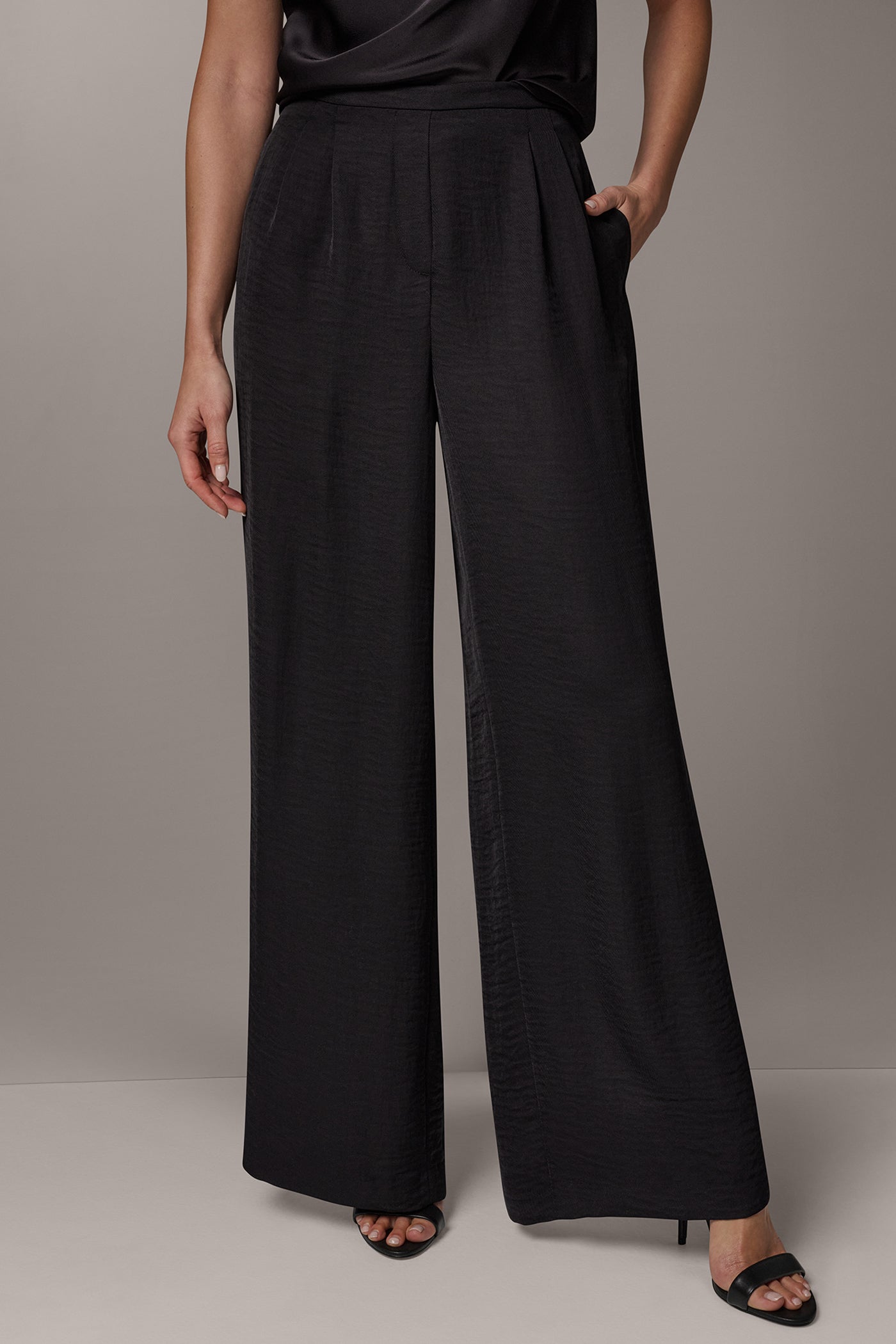 Donna Karan | EXTRA HIGH-RISE PLEATED RELAXED PULL-ON PANT
