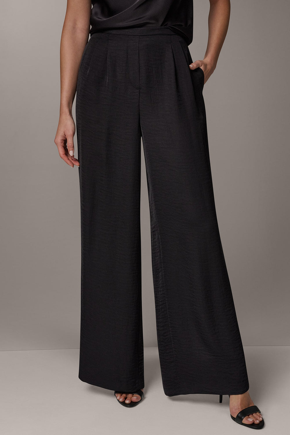 Donna Karan | EXTRA HIGH-RISE PLEATED RELAXED PULL-ON PANT