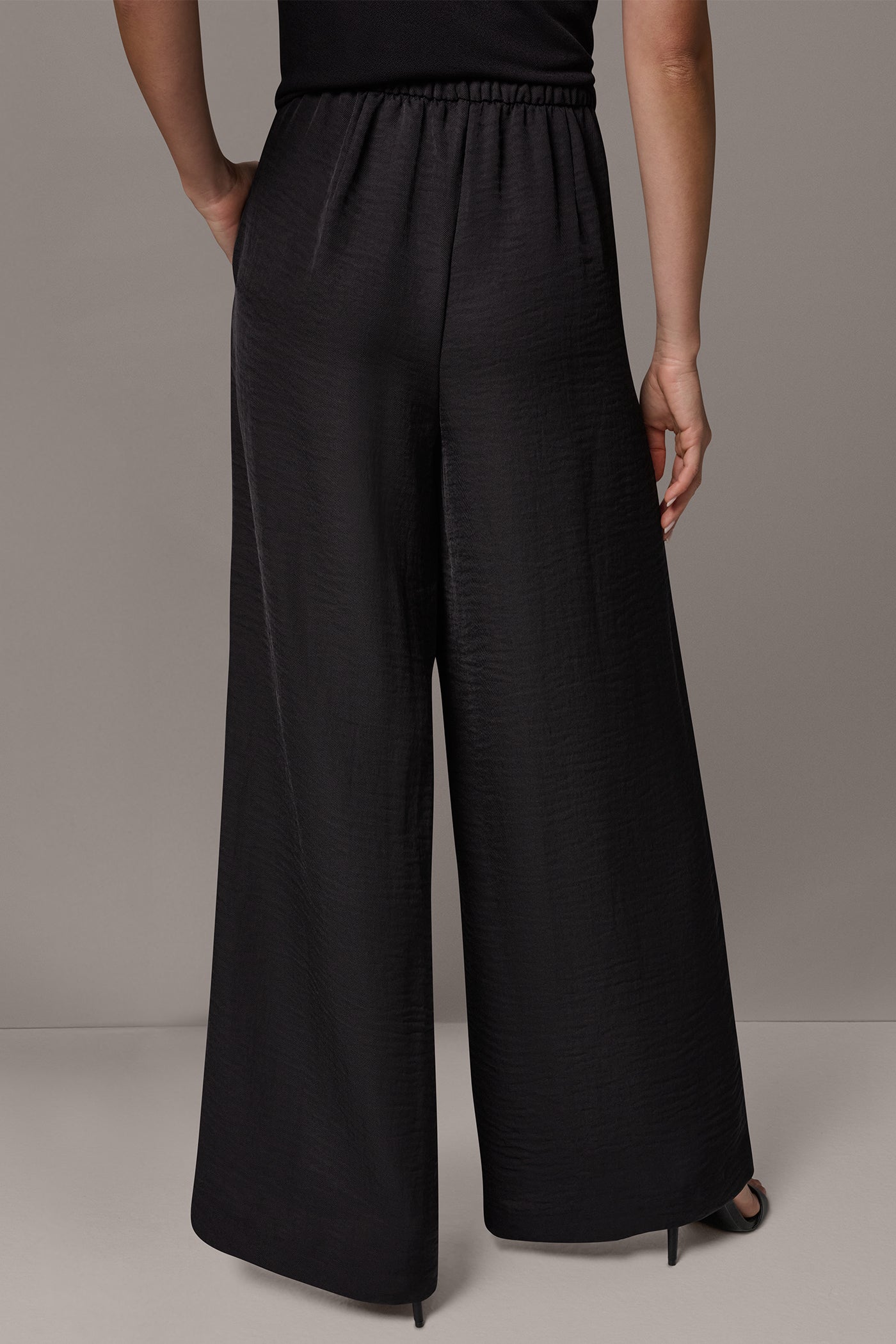 Donna Karan | EXTRA HIGH-RISE PLEATED RELAXED PULL-ON PANT