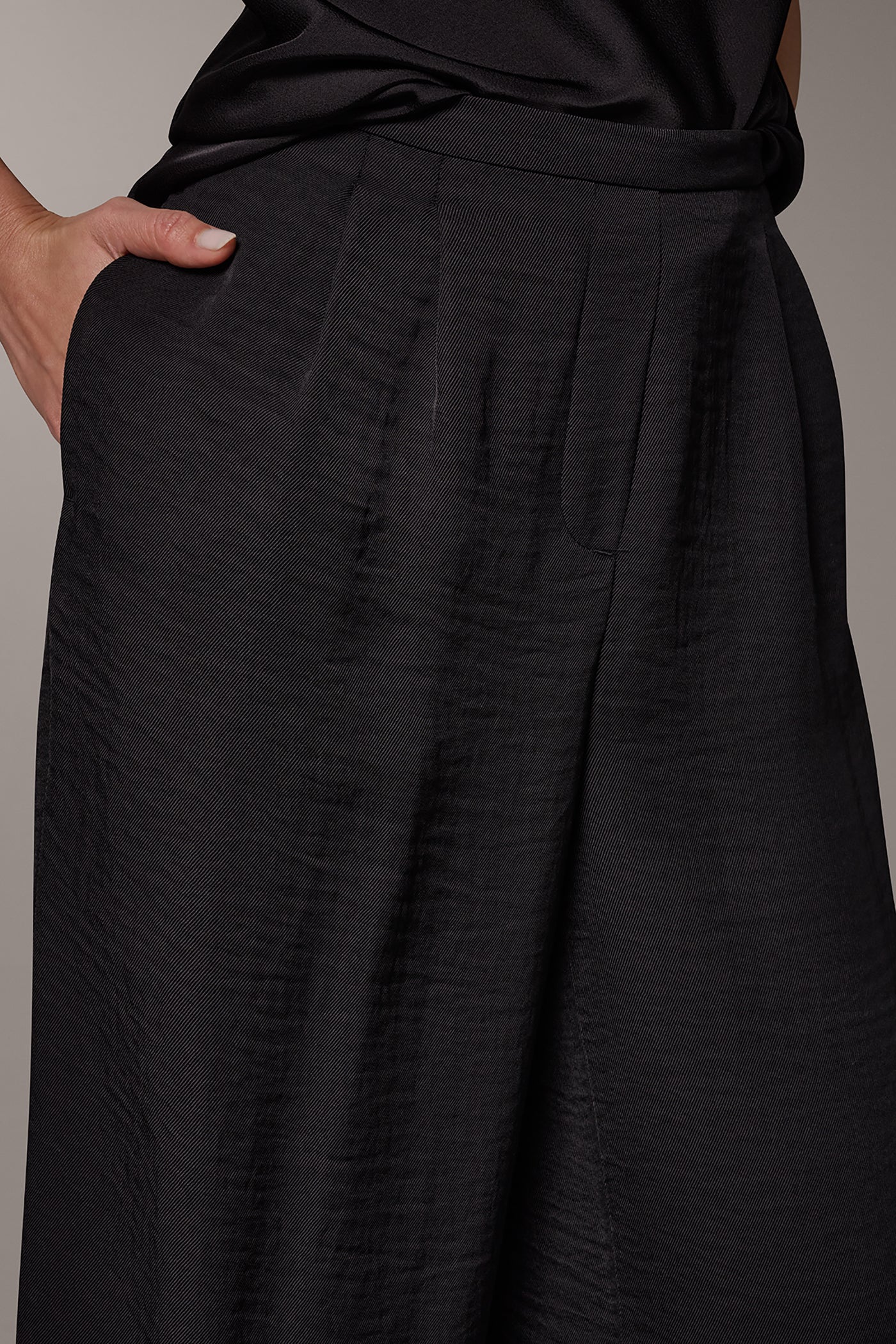 Donna Karan | EXTRA HIGH-RISE PLEATED RELAXED PULL-ON PANT