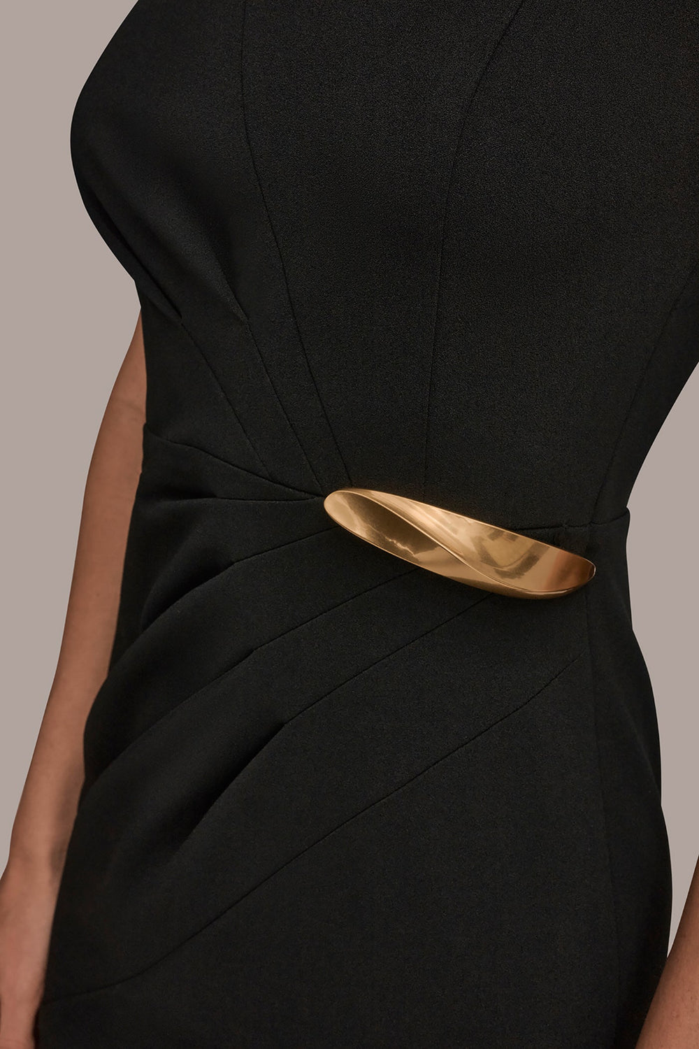Donna Karan | SLEEVELESS PLEATED MIDI SHEATH DRESS