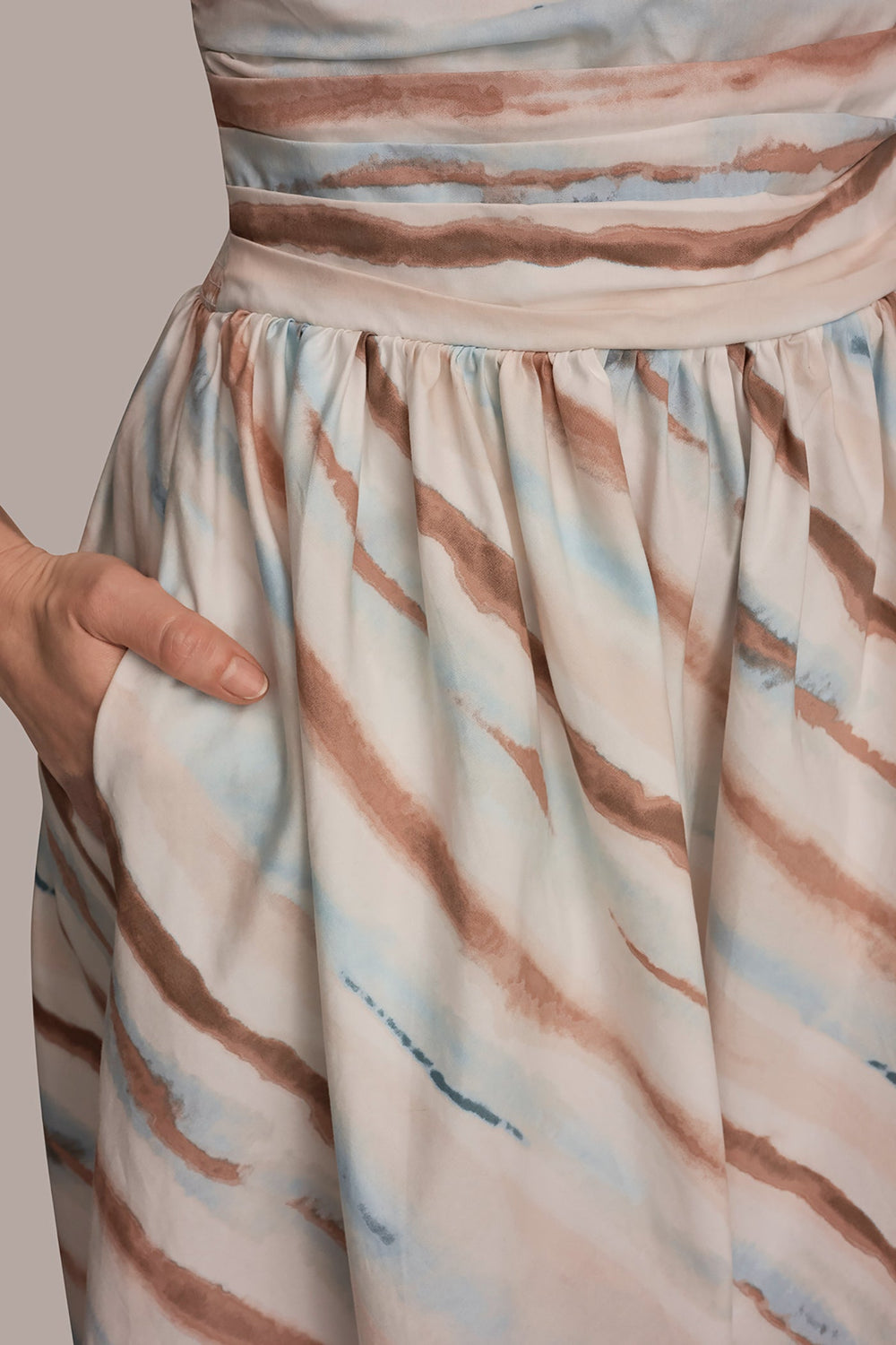 Donna Karan | STRAPLESS PRINTED MIDI DRESS