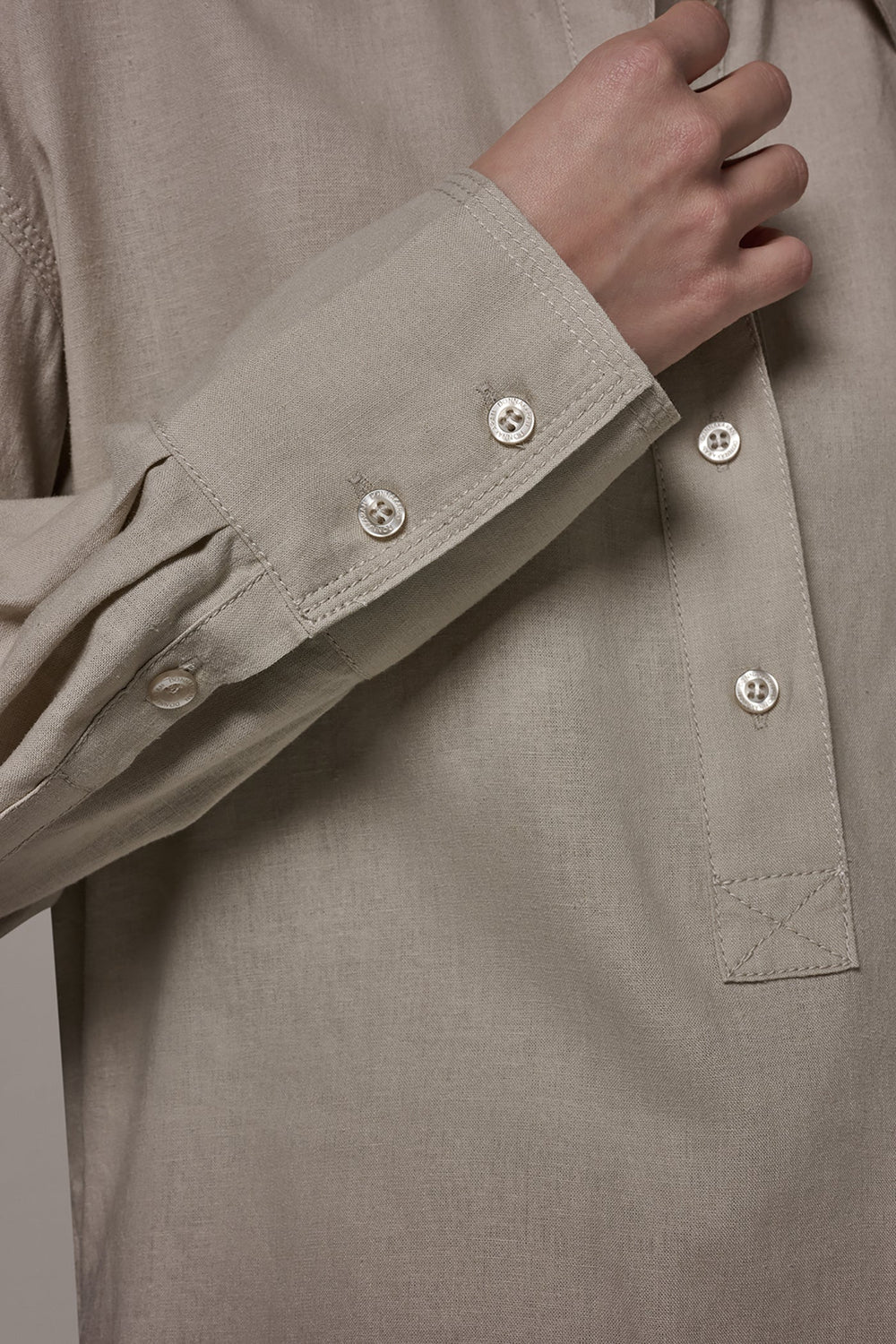 Donna Karan | LONG SLEEVE HALF BUTTON BLOUSE