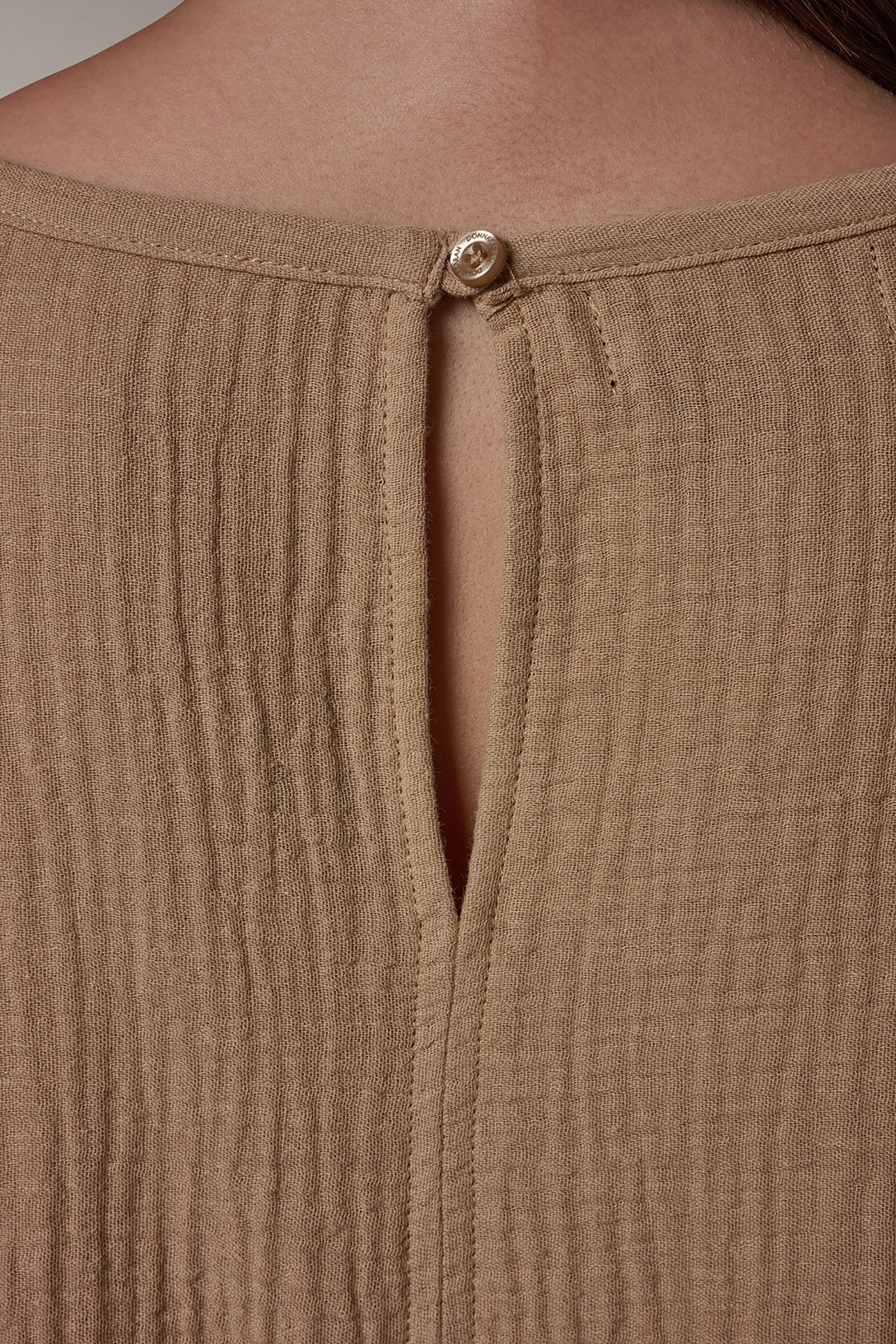 Donna Karan | 3/4 SLEEVE TWIST CUFF BLOUSE