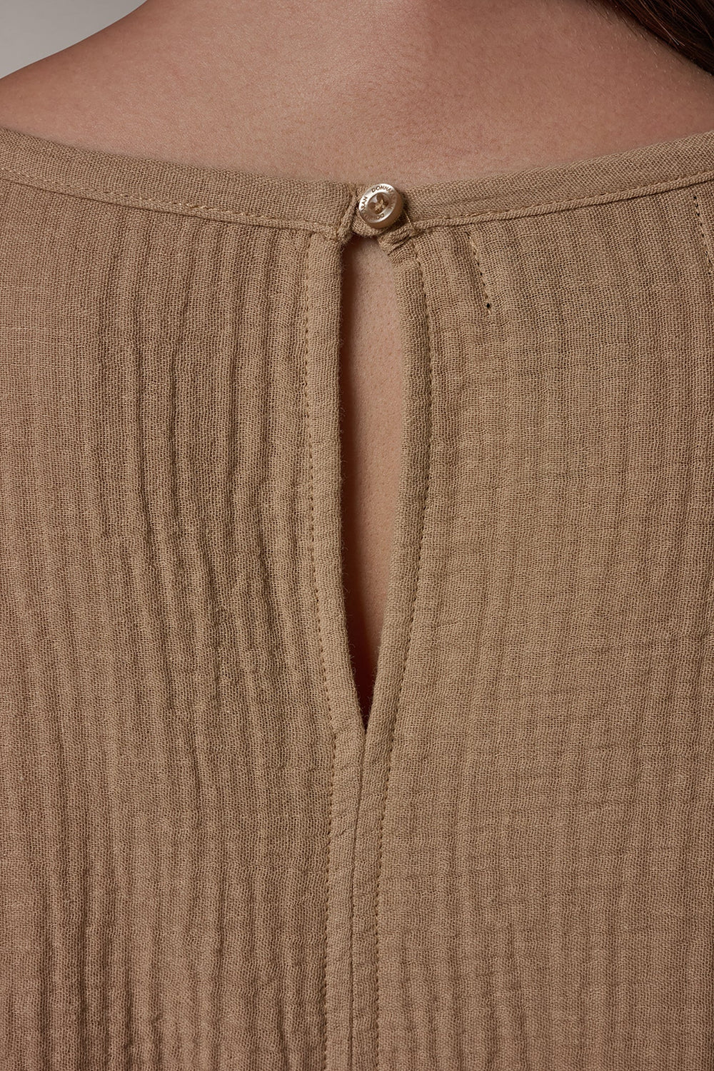 Donna Karan | 3/4 SLEEVE TWIST CUFF BLOUSE