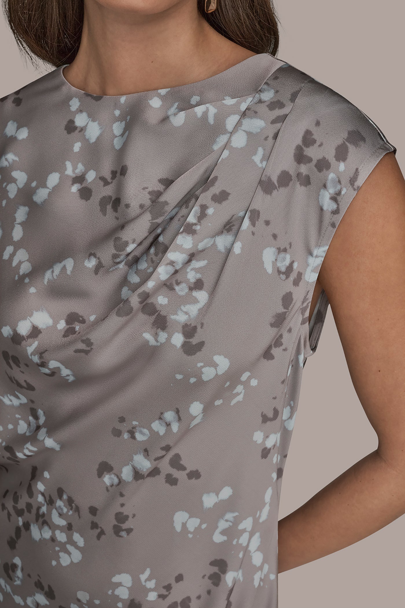 Donna Karan | CAP SLEEVE V-NECK PRINTED MIDI DRESS