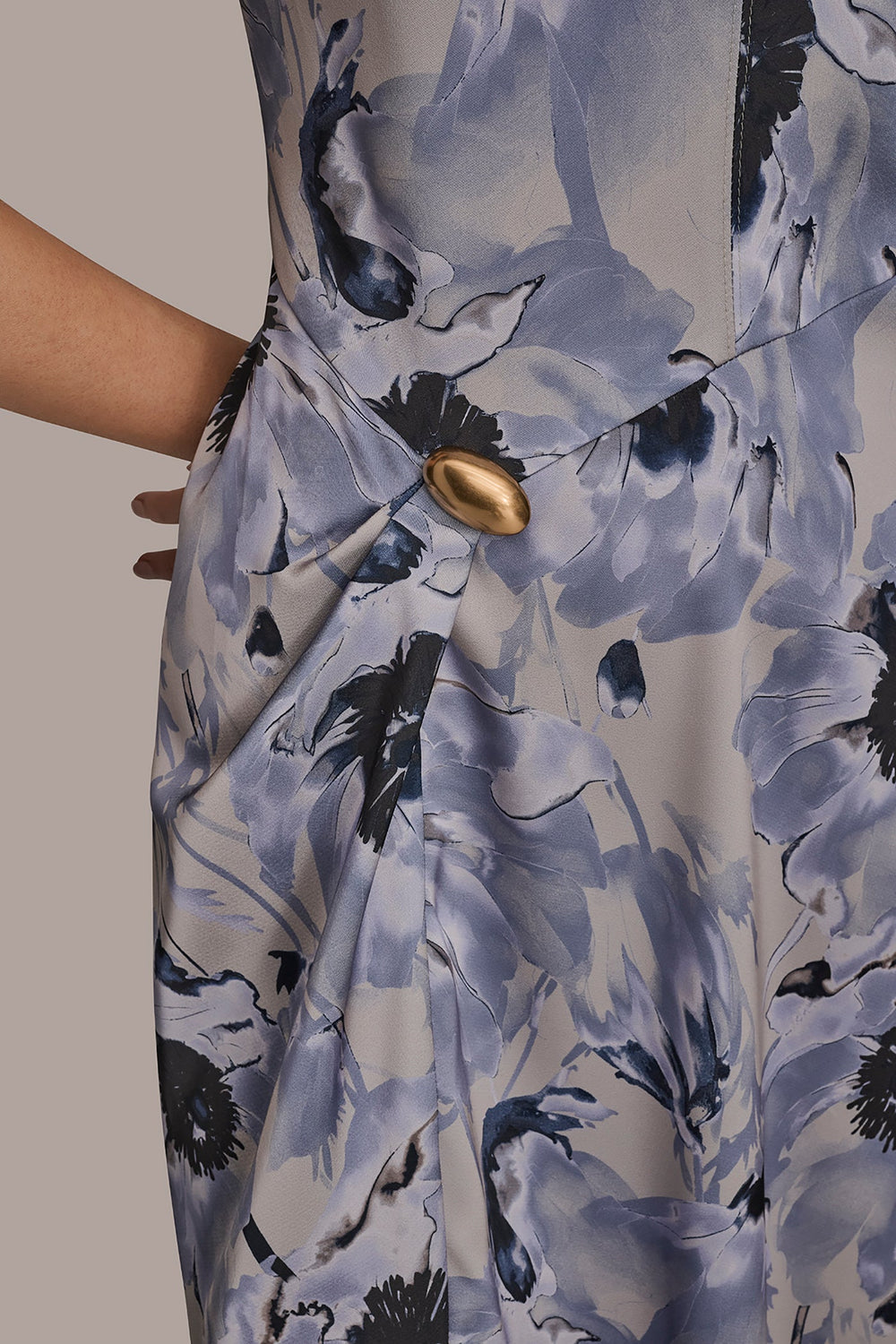 Donna Karan | CAP SLEEVE V-NECK PRINTED MIDI DRESS