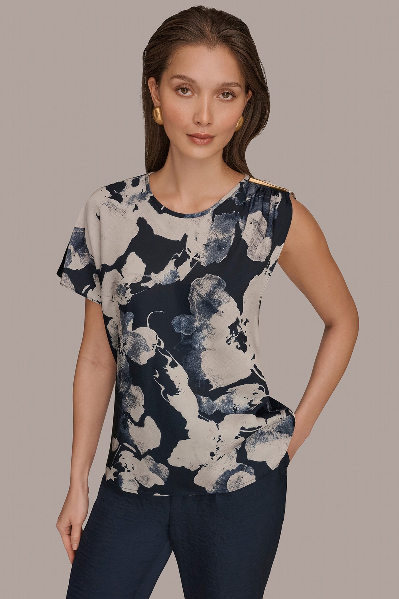 Donna Karan | ASYMMETRICAL SHOULDER BLOUSE