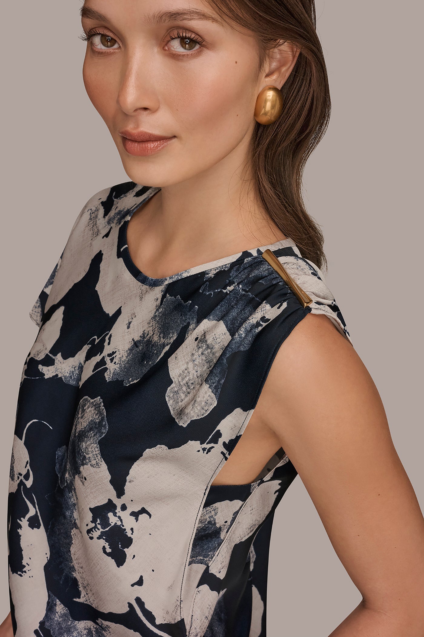 Donna Karan | ASYMMETRICAL SHOULDER BLOUSE