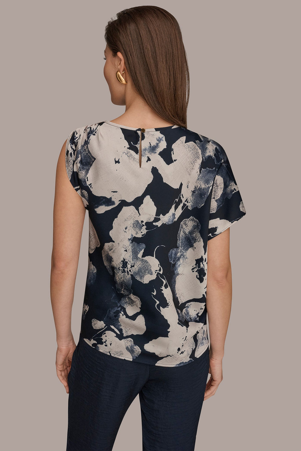 Donna Karan | ASYMMETRICAL SHOULDER BLOUSE