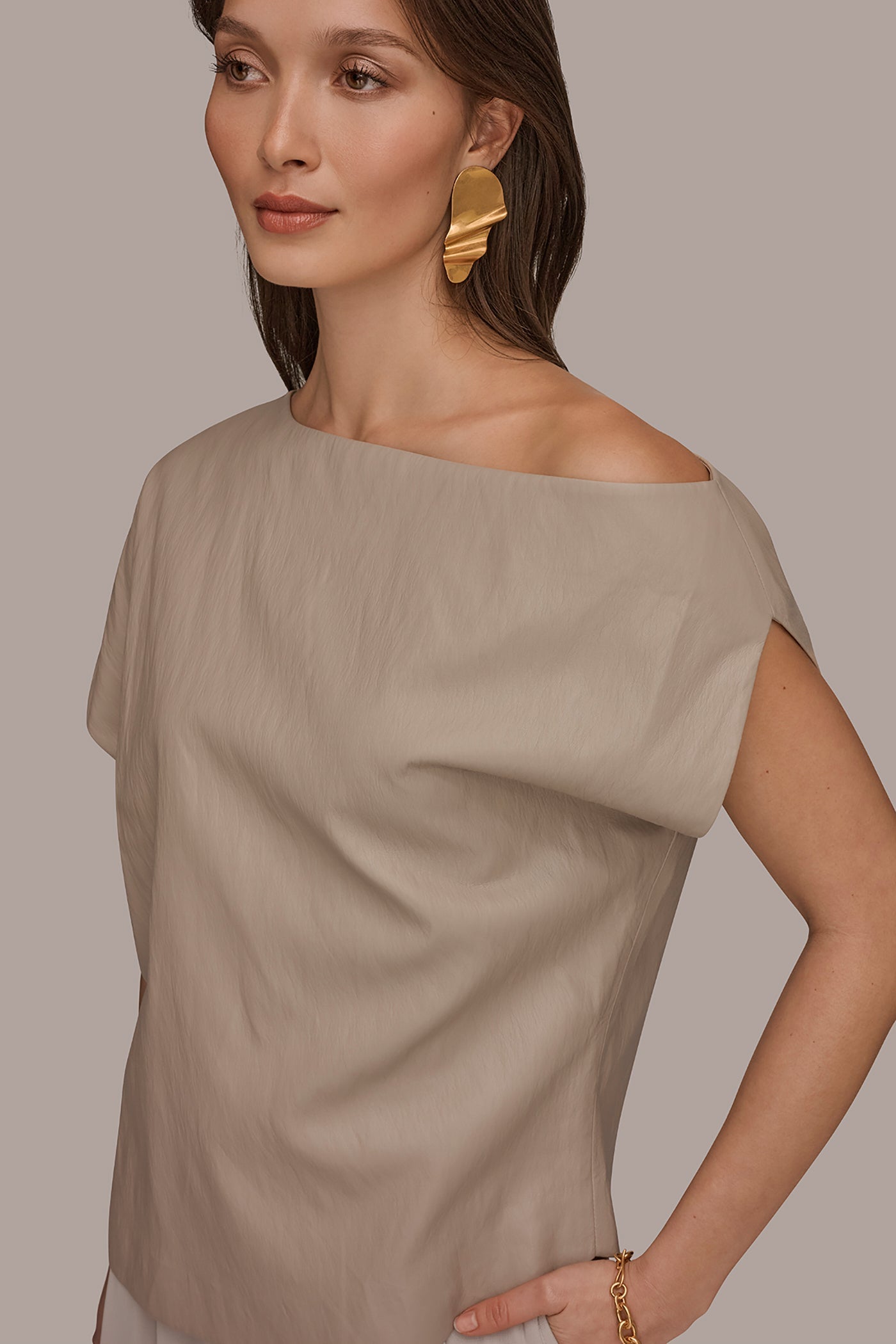 Donna Karan | ASYMMETRIC ANGLE HEM TOP